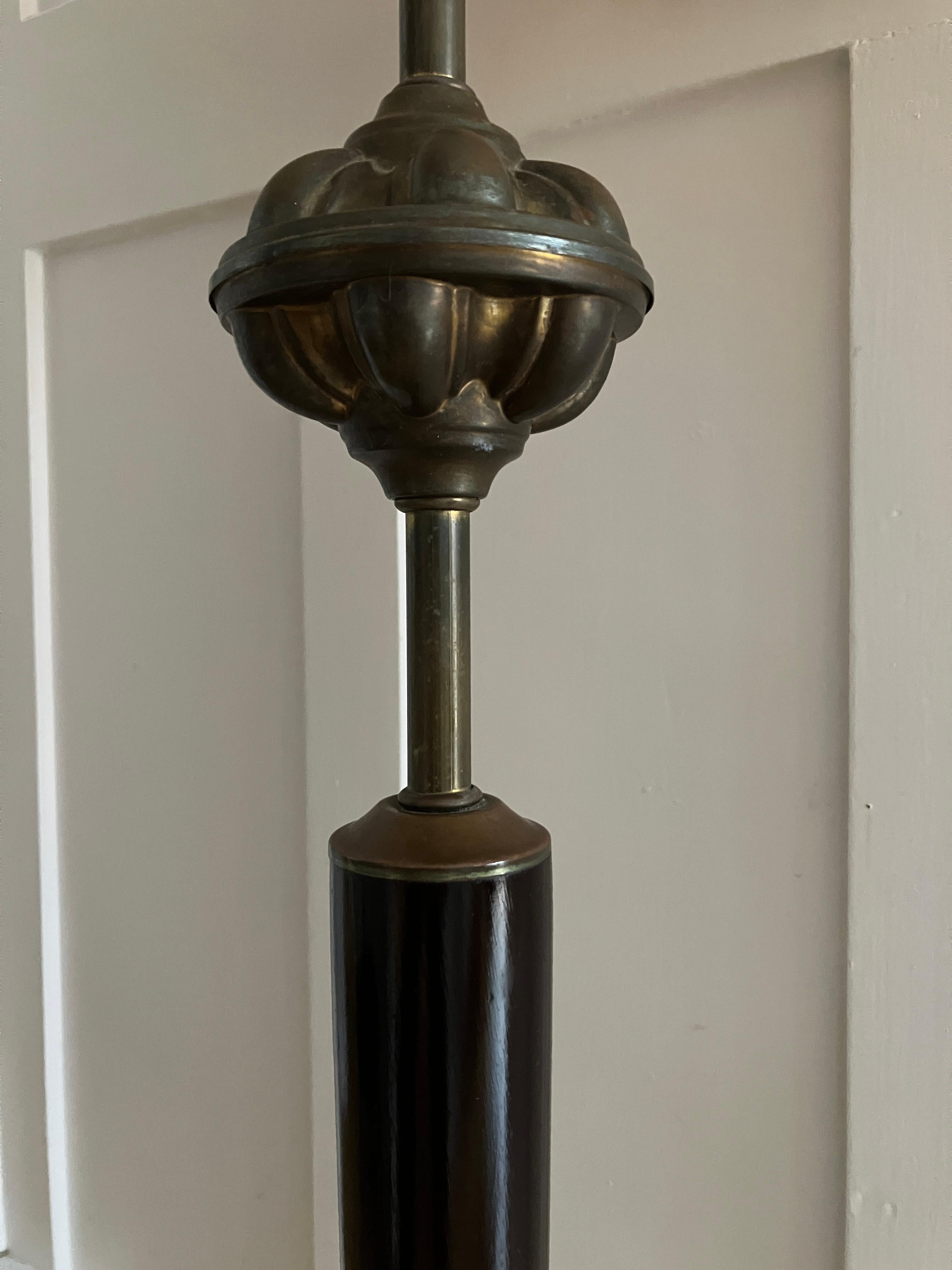 English Midcentury Brass and Wood Floor Lamp In Good Condition For Sale In Leicester, GB