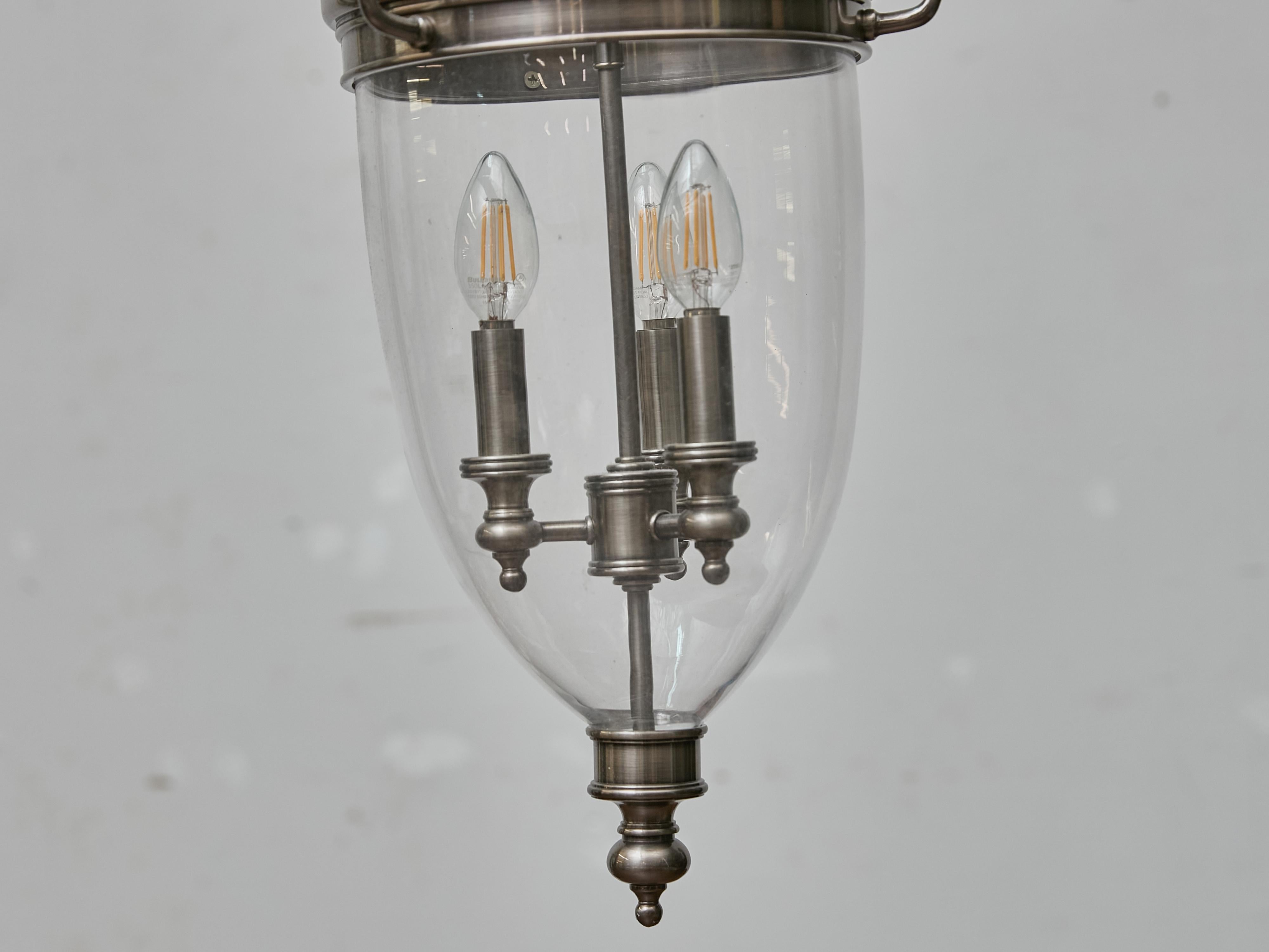Englische Nickel-Glockenlaterne aus der Jahrhundertmitte mit Glas-Dome und drei Lights im Angebot 5