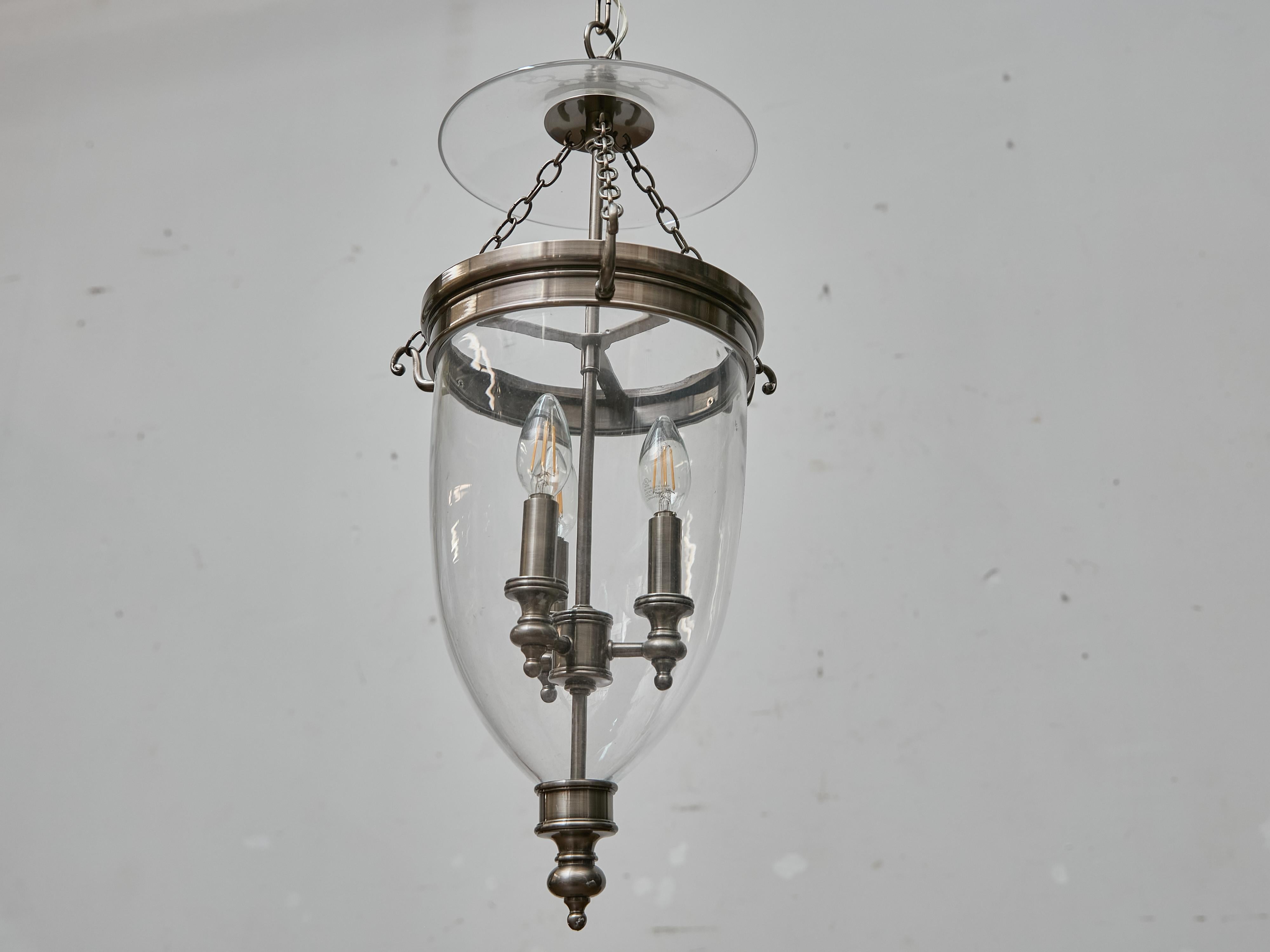 Englische Nickel-Glockenlaterne aus der Jahrhundertmitte mit Glas-Dome und drei Lights im Angebot 6