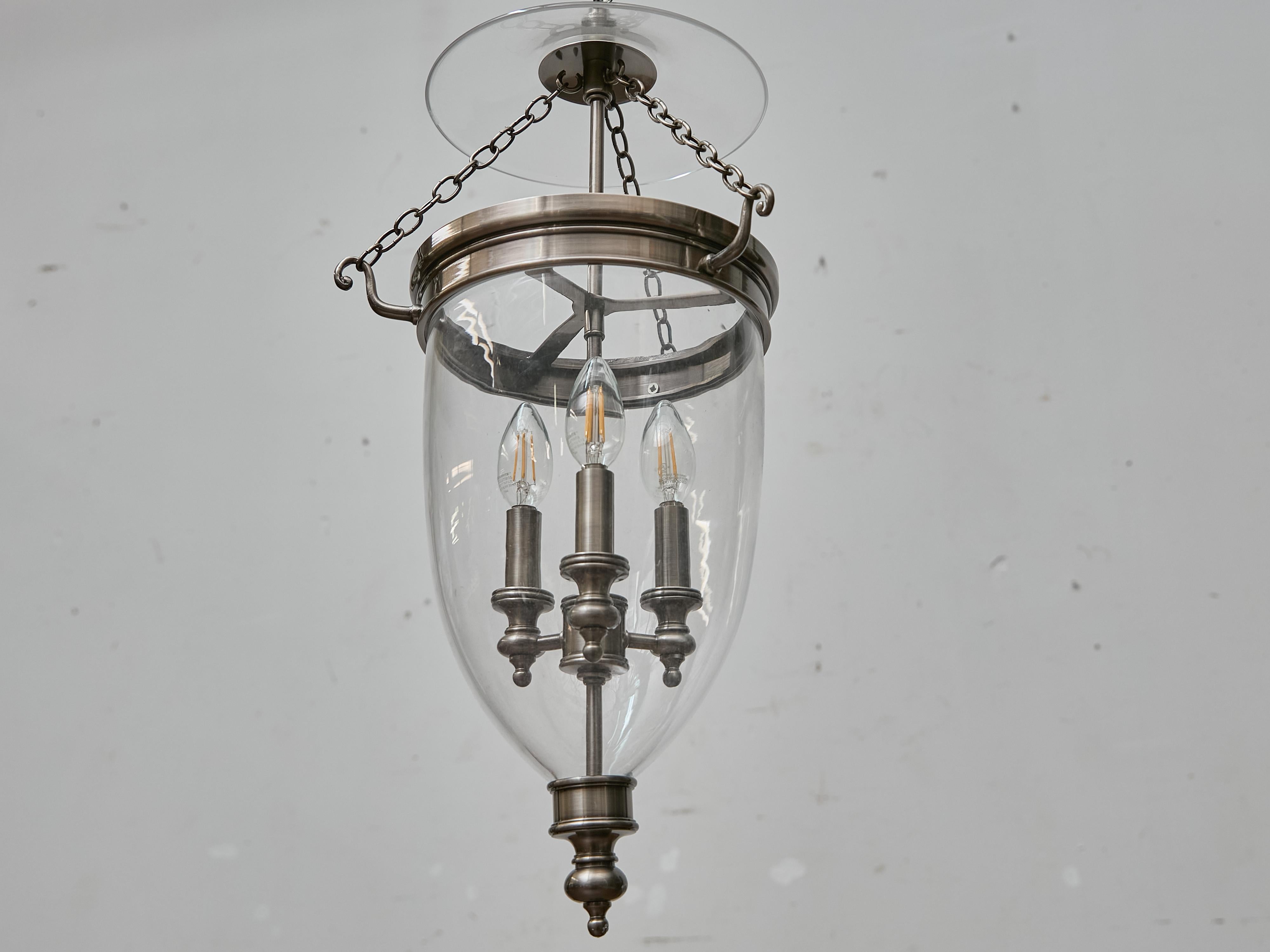 Englische Nickel-Glockenlaterne aus der Jahrhundertmitte mit Glas-Dome und drei Lights im Angebot 7