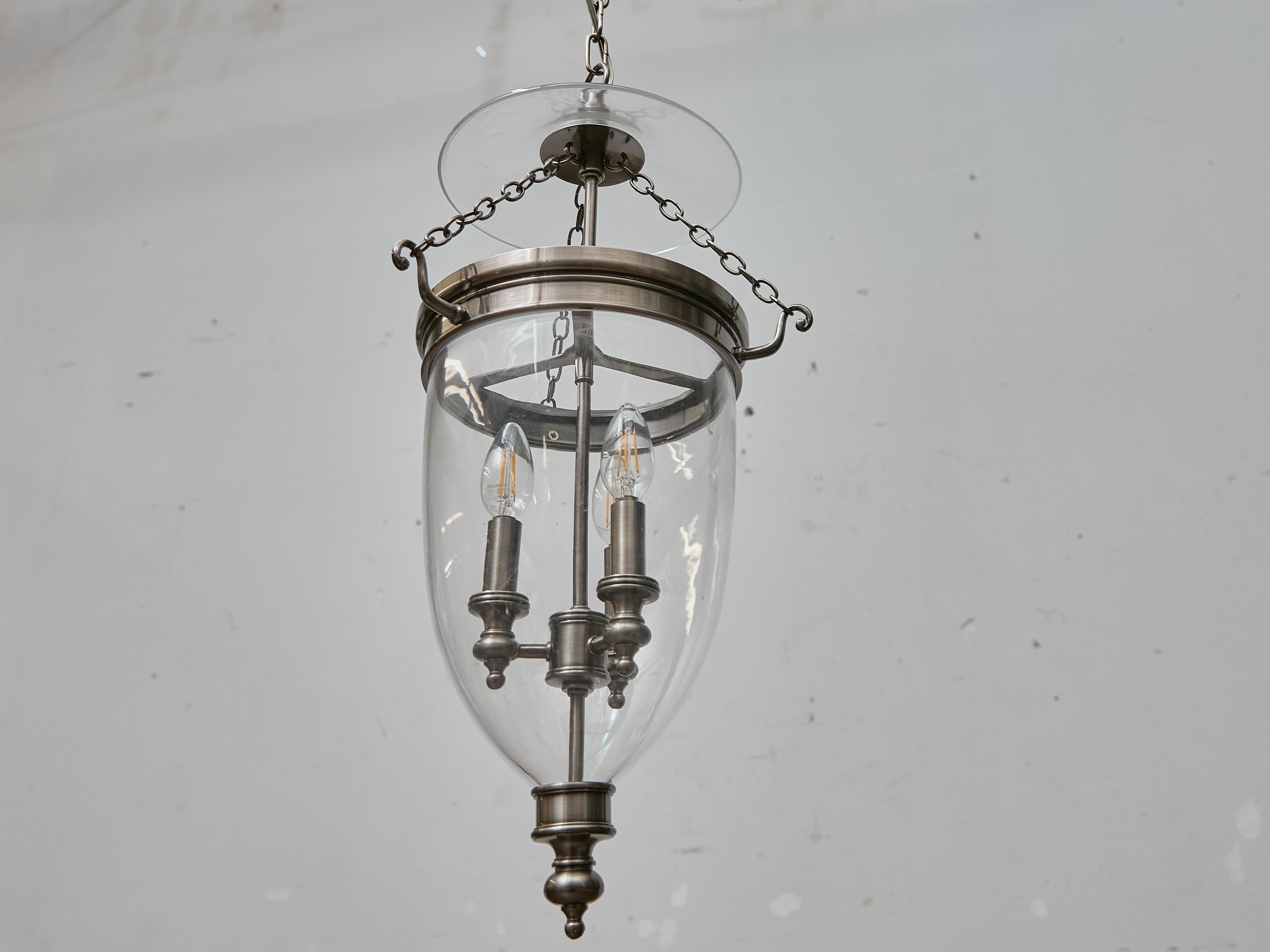 Englische Nickel-Glockenlaterne aus der Jahrhundertmitte mit Glas-Dome und drei Lights im Angebot 9