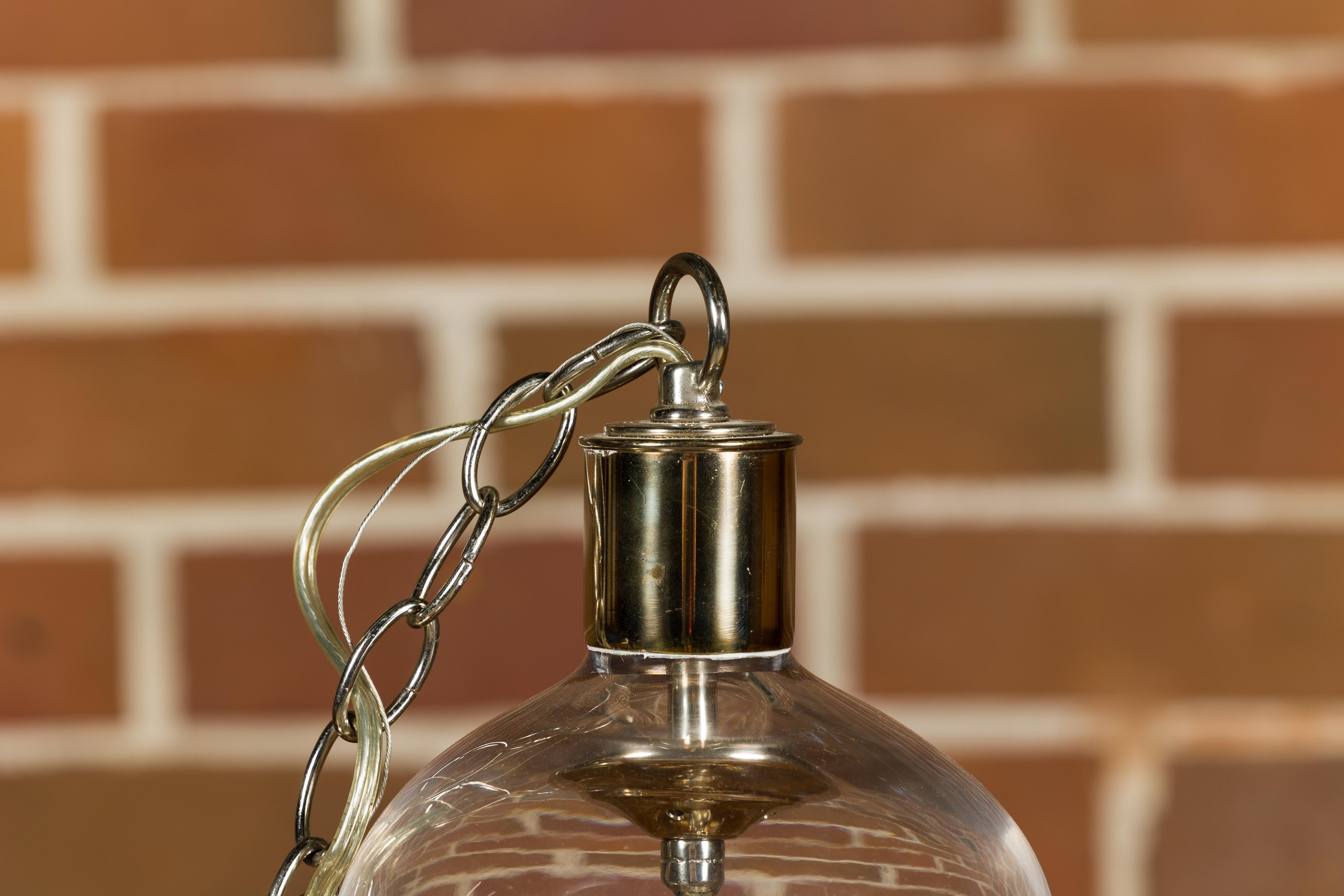 Luminaire anglais du milieu du siècle en nickel avec trois Lights et cloche en verre en vente 2
