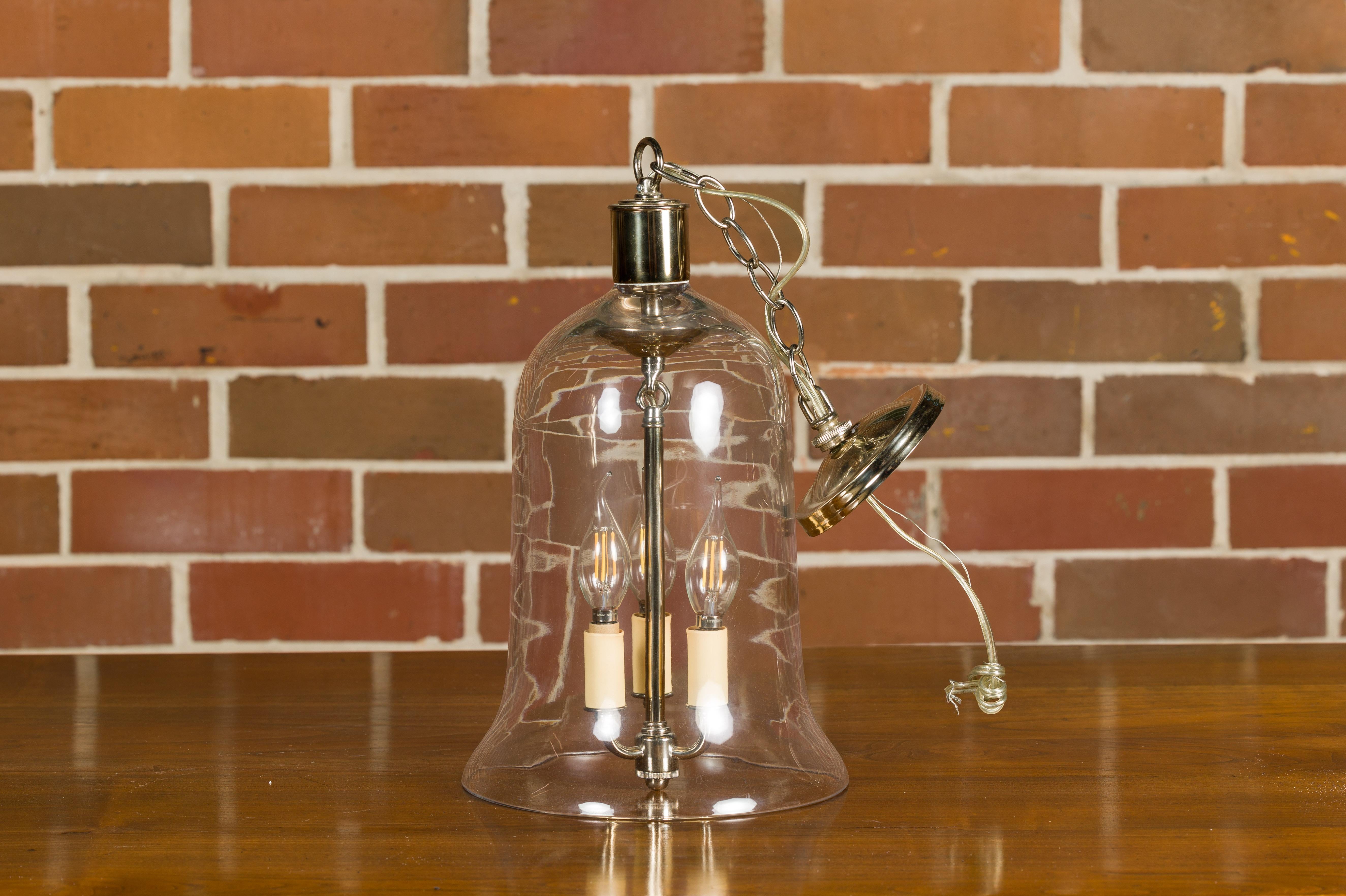 Anglais Luminaire anglais du milieu du siècle en nickel avec trois Lights et cloche en verre en vente