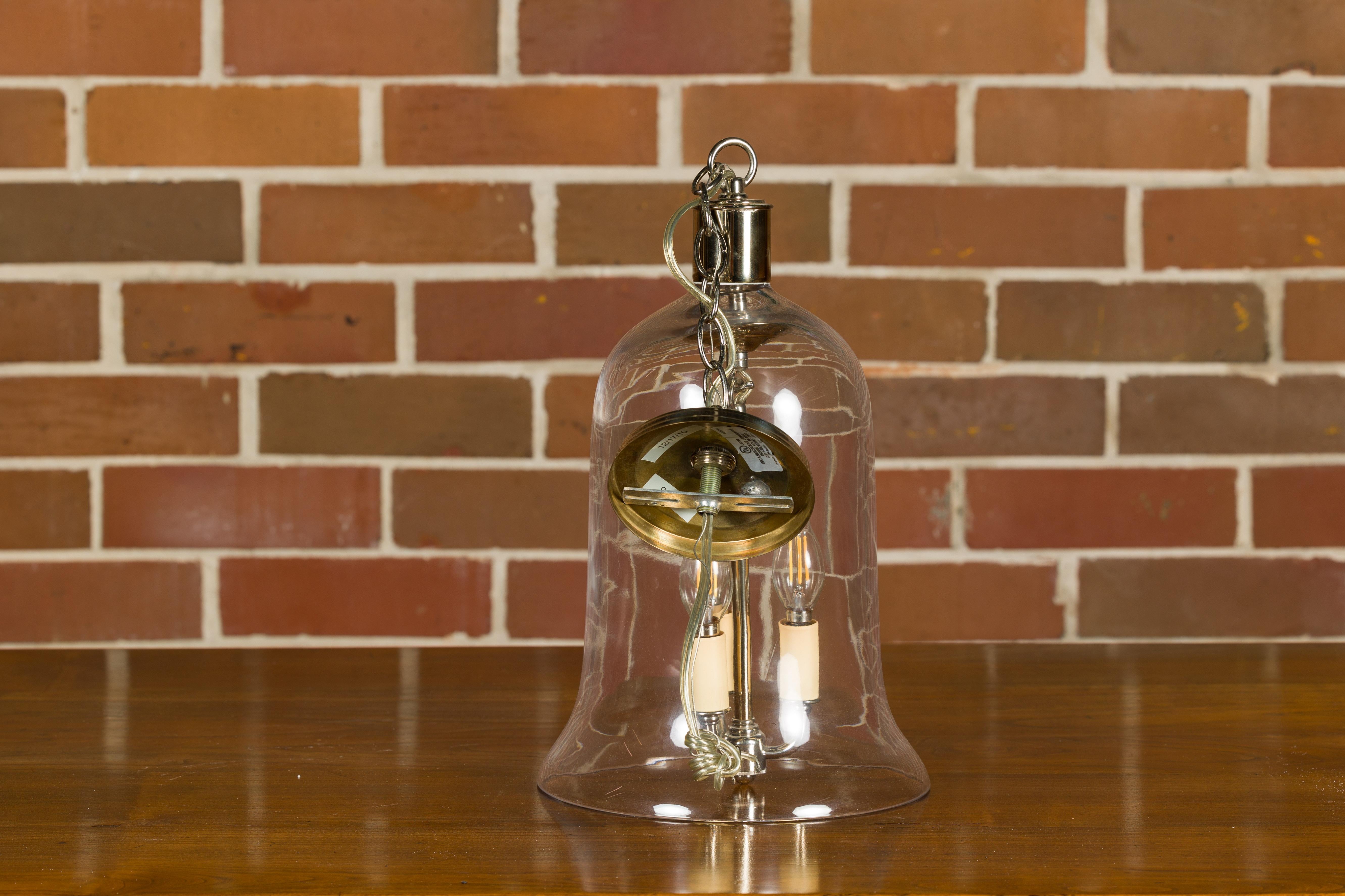 20ième siècle Luminaire anglais du milieu du siècle en nickel avec trois Lights et cloche en verre en vente