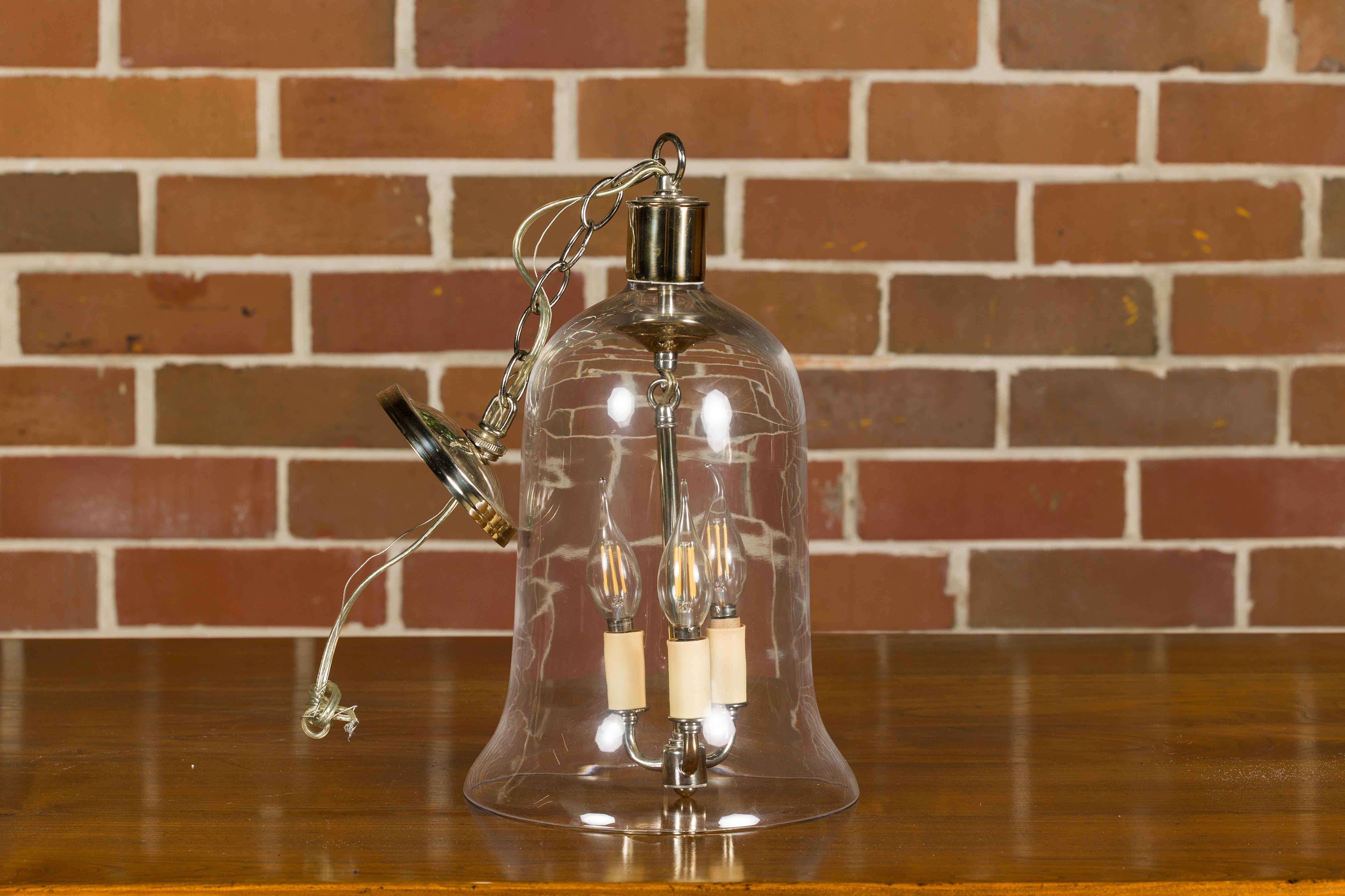 Verre Luminaire anglais du milieu du siècle en nickel avec trois Lights et cloche en verre en vente