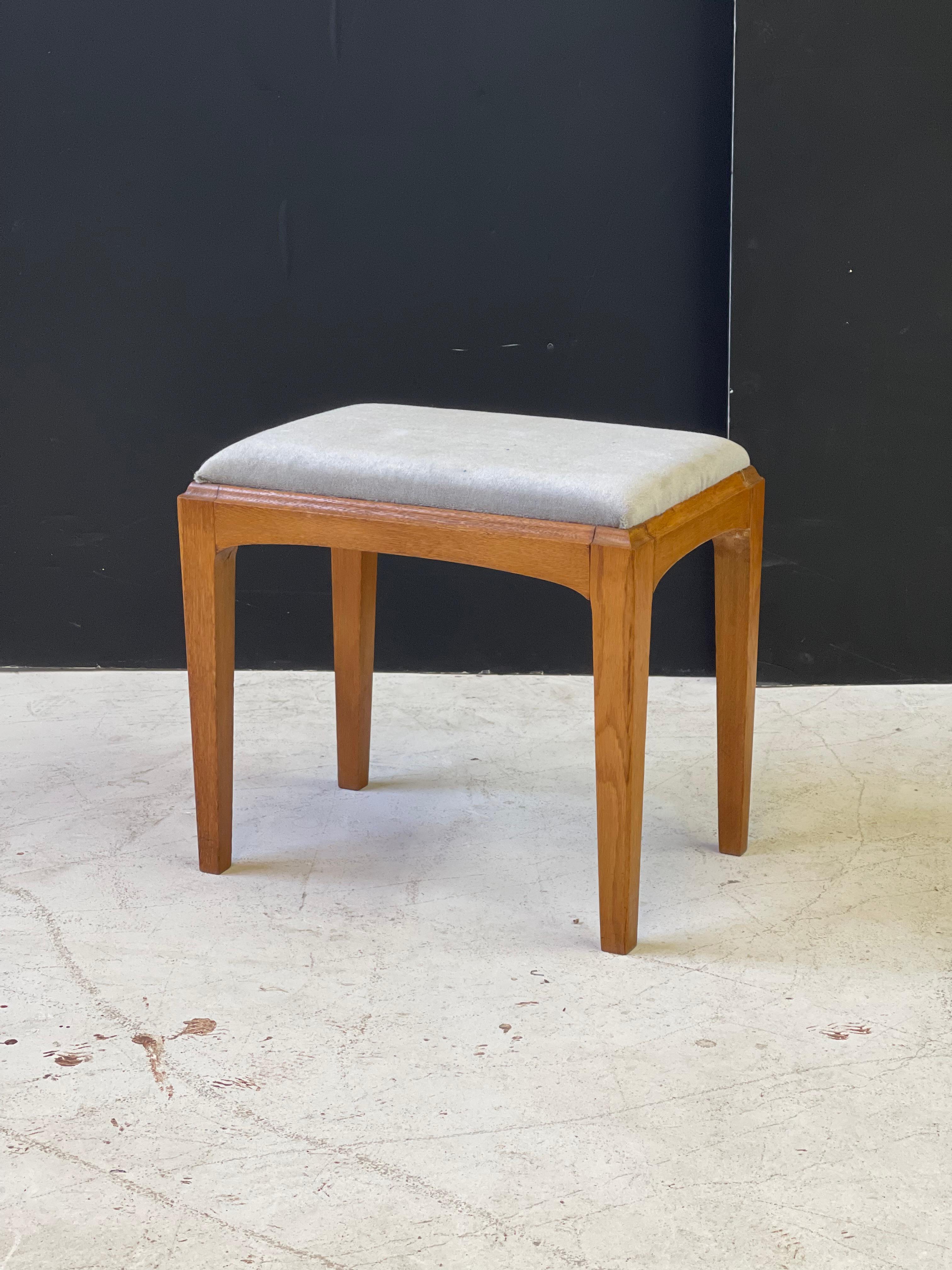 English Midcentury Stool by John and Silvia Reid for Stag Furniture In Good Condition For Sale In Atlanta, GA