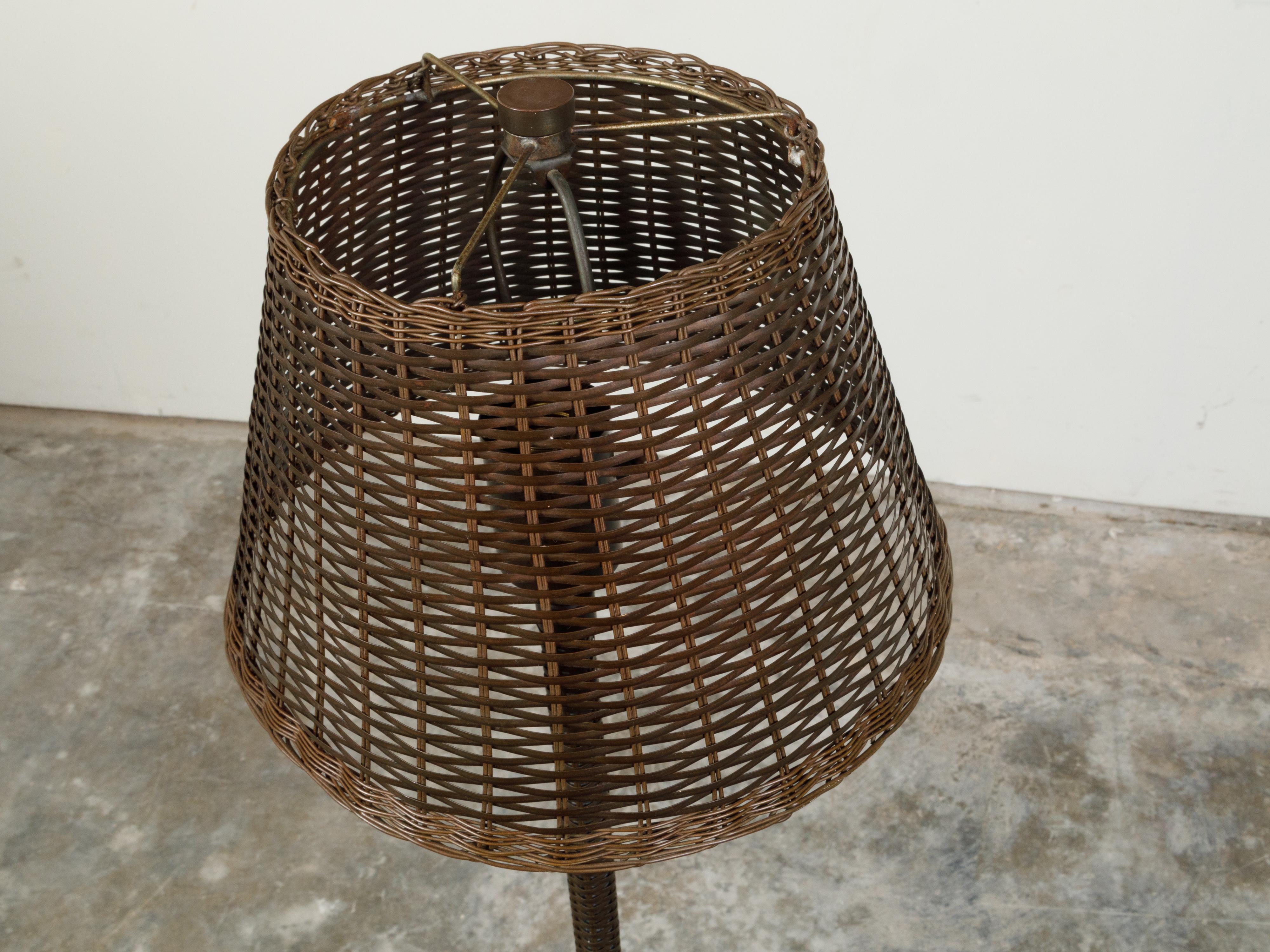 20th Century English Midcentury Woven Basket Single Light Floor Lamp on Circular Base For Sale