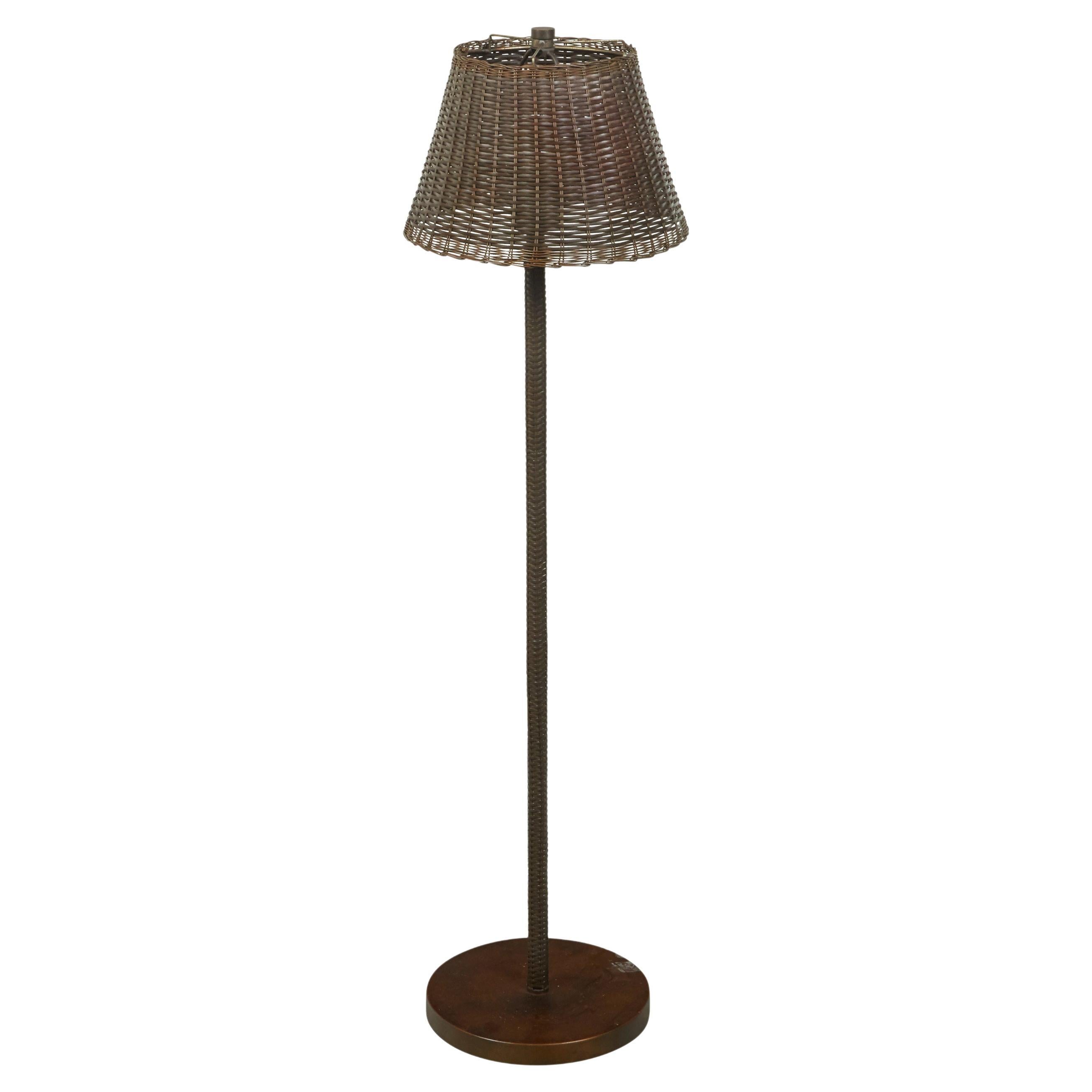 English Midcentury Woven Basket Single Light Floor Lamp on Circular Base For Sale