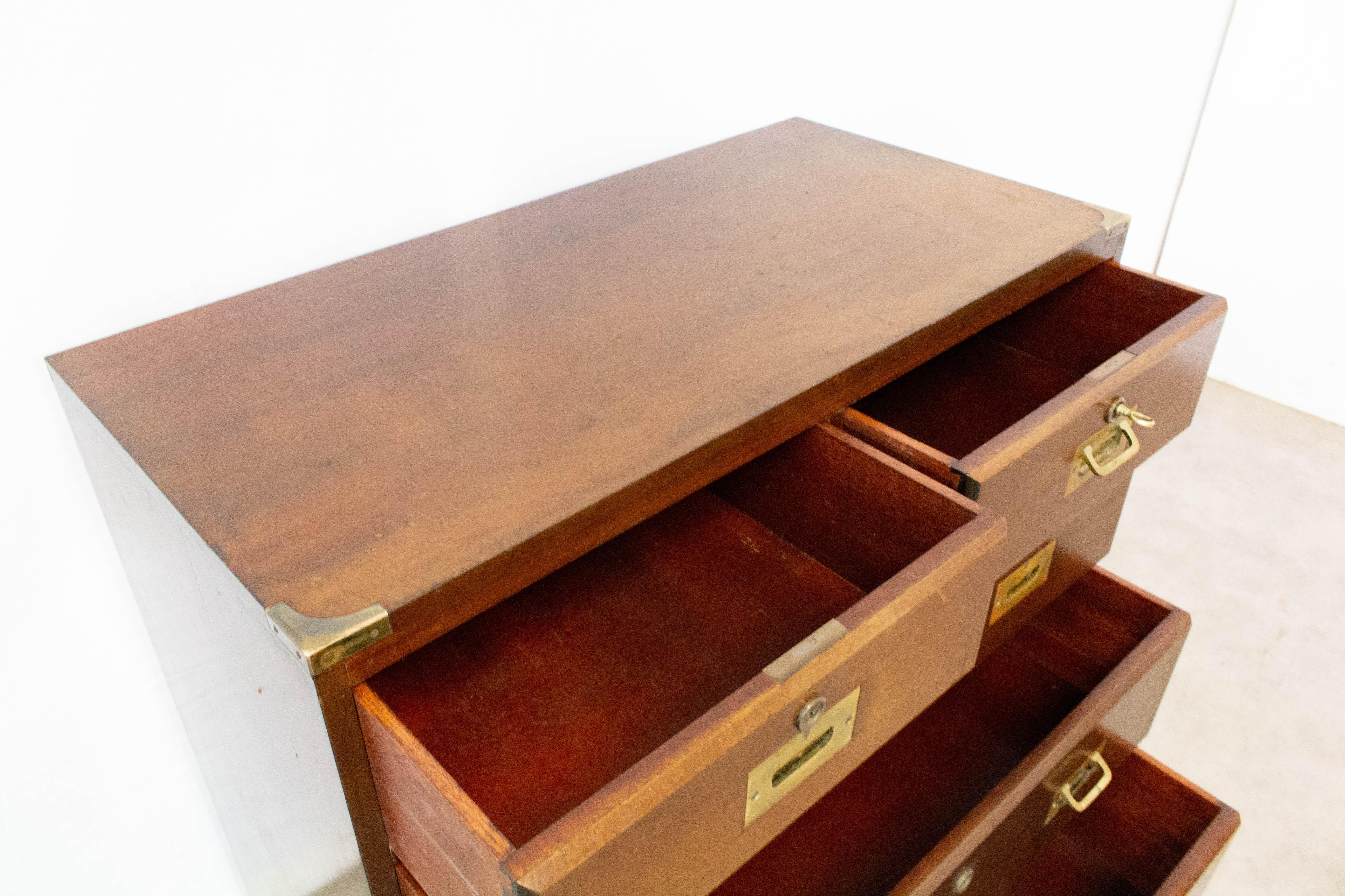 English Military Campaign Style Chest of Drawers Exotic Wood Early 20th Century In Good Condition For Sale In Labrit, Landes