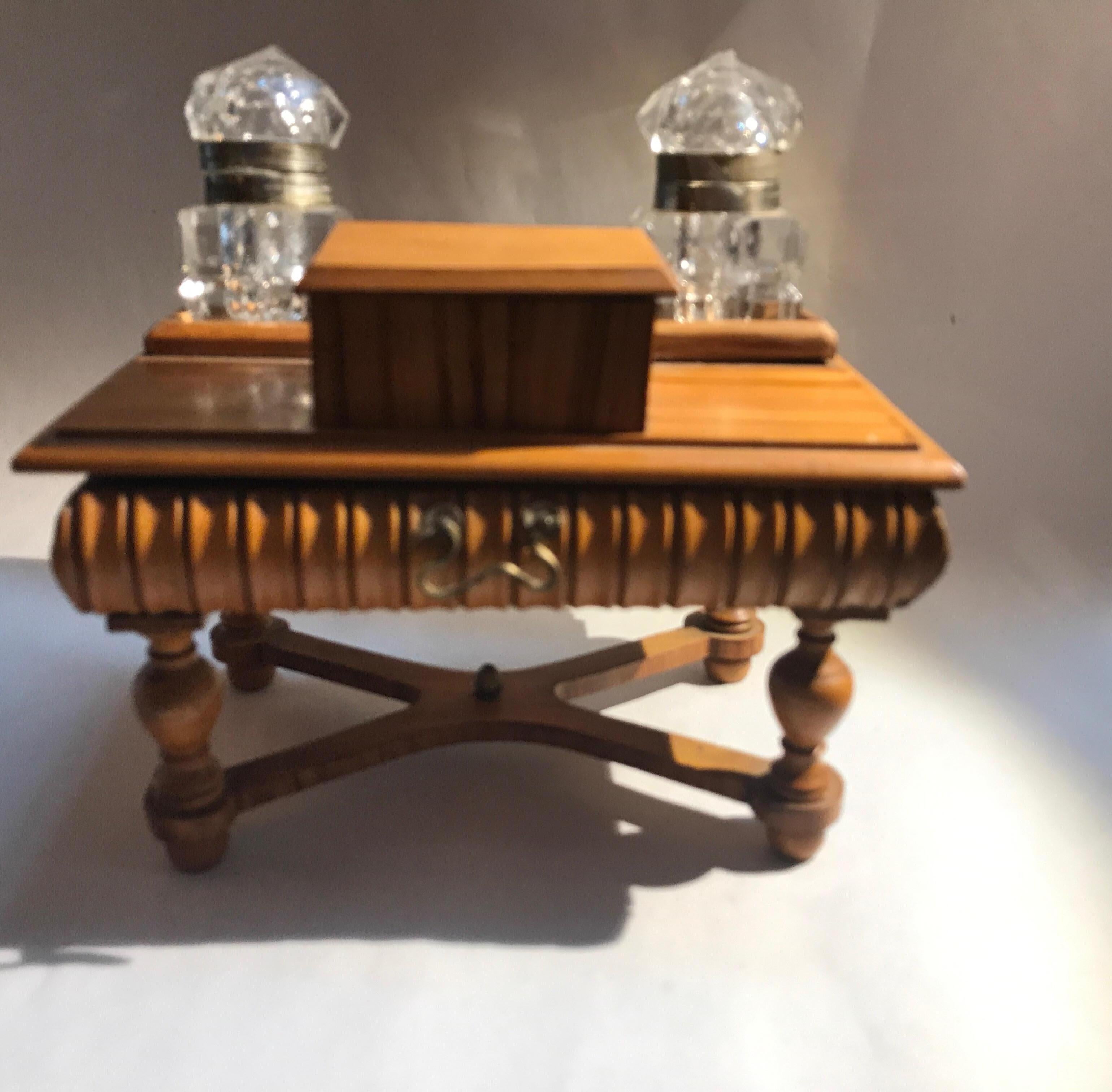 English Miniature Desk Motif Double Inkwell Box In Excellent Condition In Lambertville, NJ