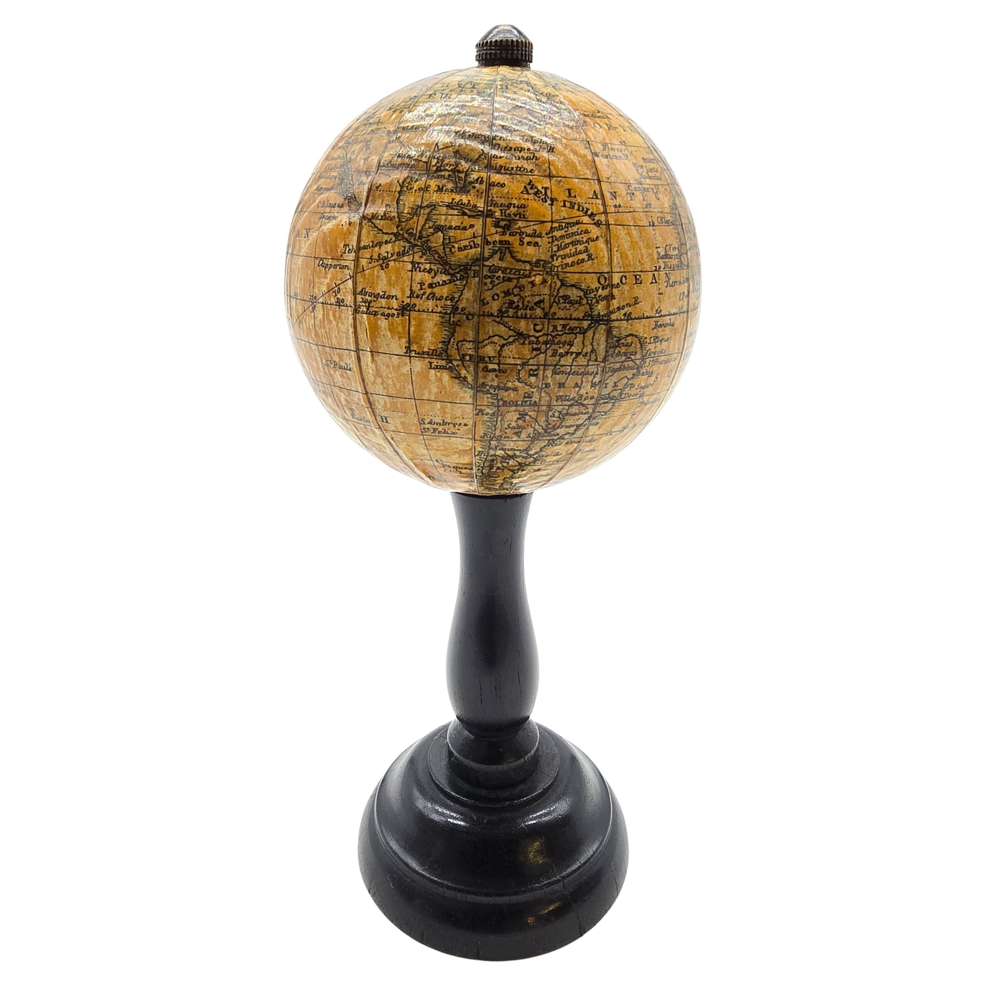 Englischer Miniatur-Welt-Schreibtischglobus um 1930