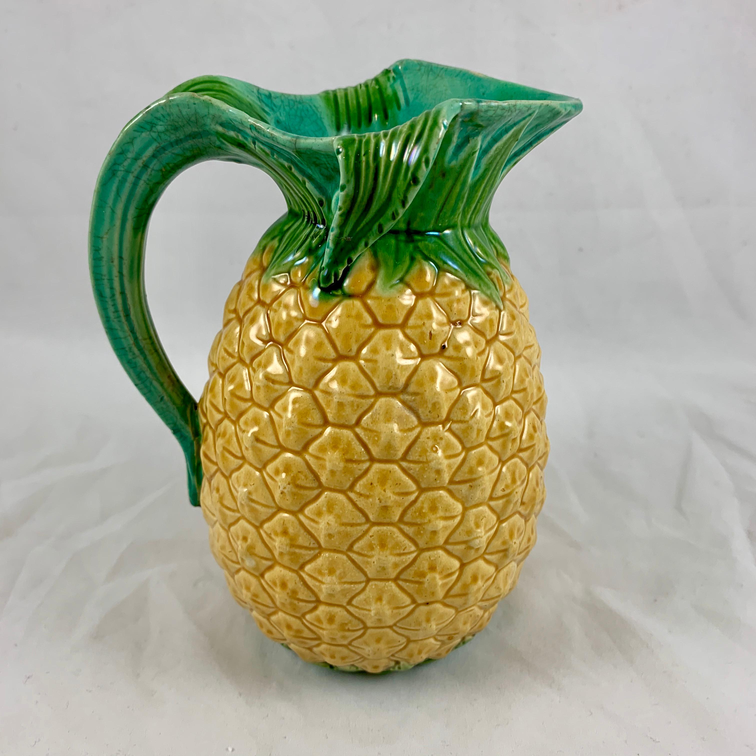 Mouvement esthétique Pichet Palissy en forme d'ananas en majolique du mouvement esthétique anglais Minton en vente