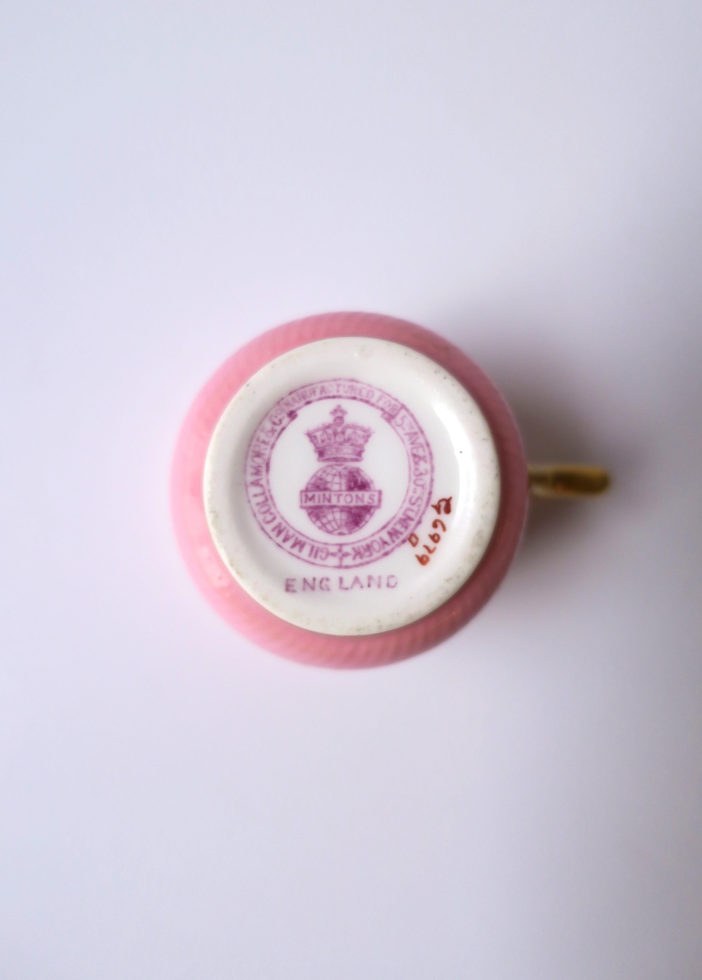 Englischer Minton-Couchtisch und Untertasse aus rosa und goldenem Porzellan, 19. Jahrhundert im Angebot 9