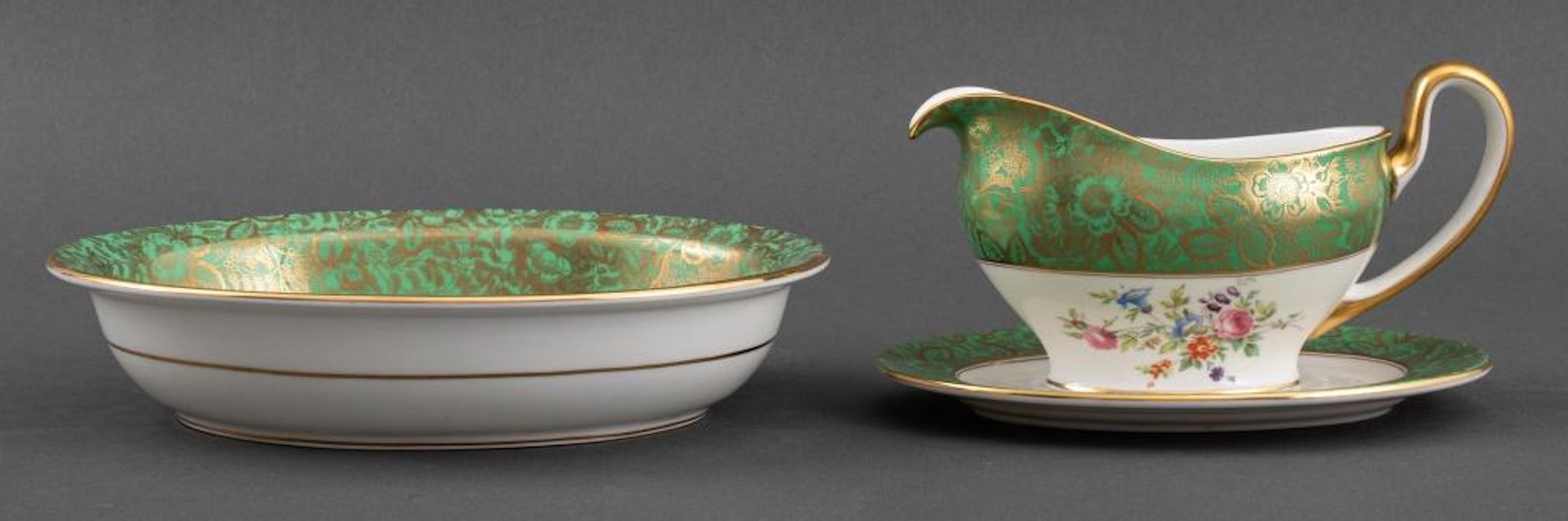 20ième siècle Service de table en porcelaine anglaise de Minton / Douze personnes en vente