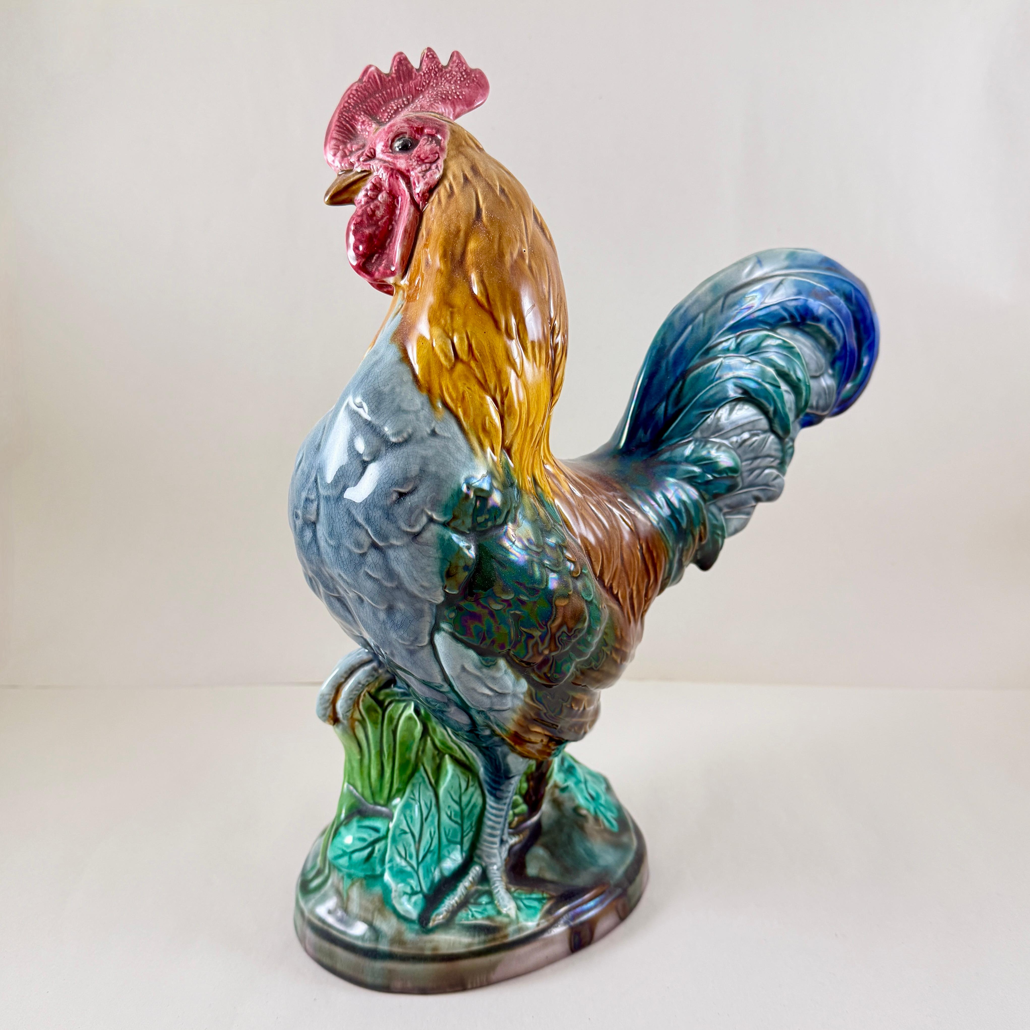 Vernissé Figure de coq anglais Mintons 1910 du mouvement esthétique en majolique émaillée John Henk en vente