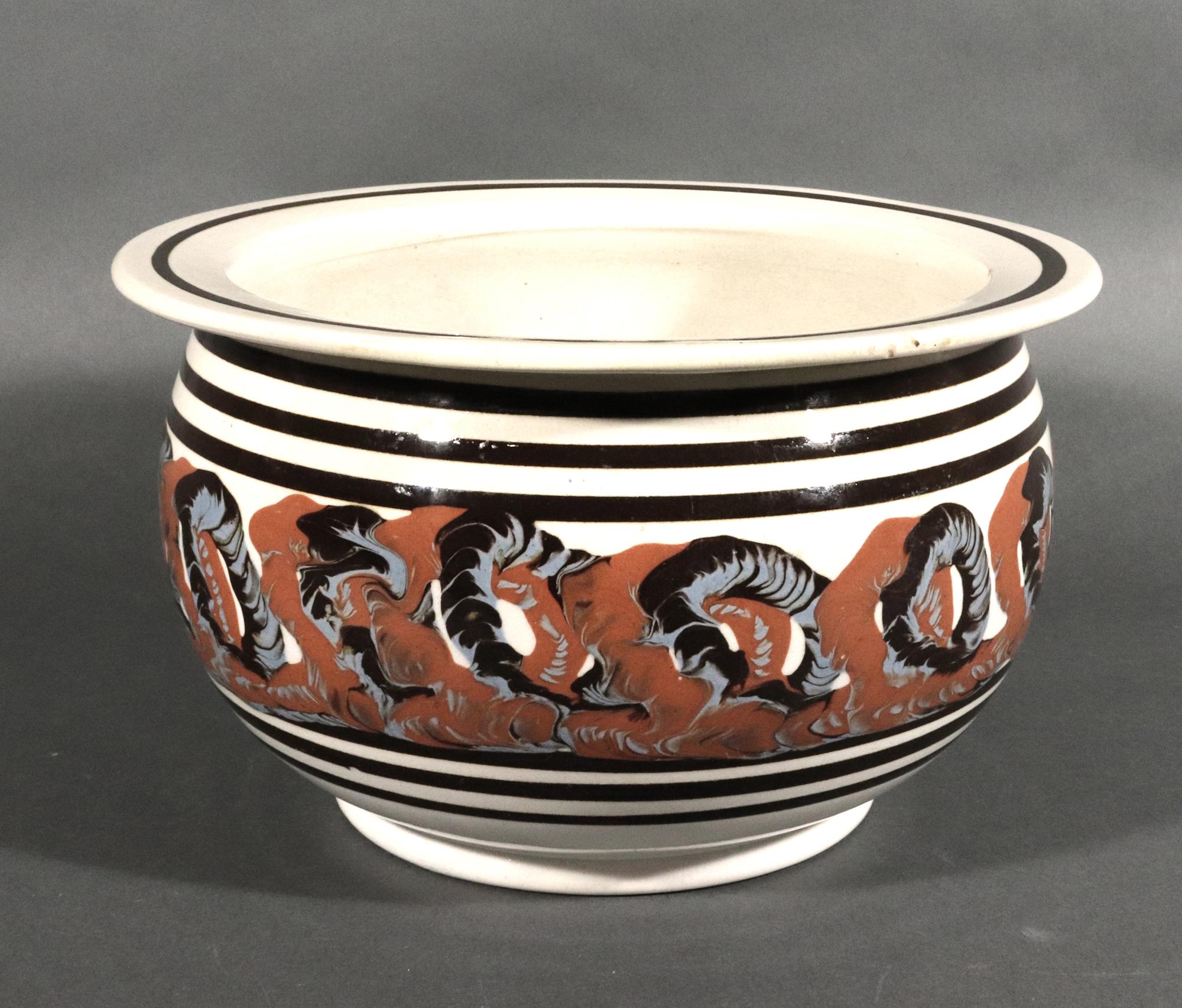 19th Century English Mocha Chamber Pot with Earthworm Design