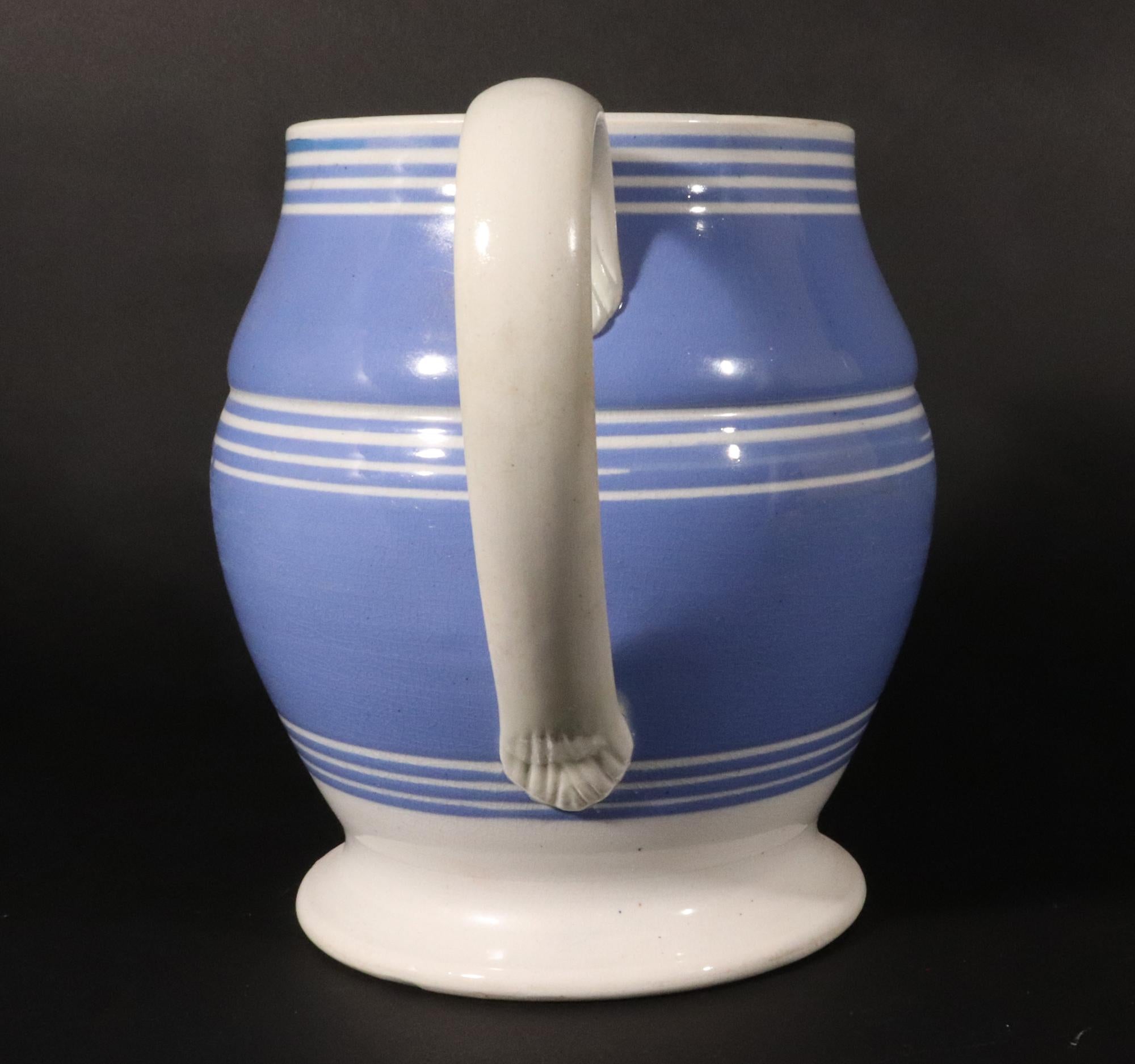 Englische Mokka-Keramik Blauer Schlupfkrug im Angebot 2