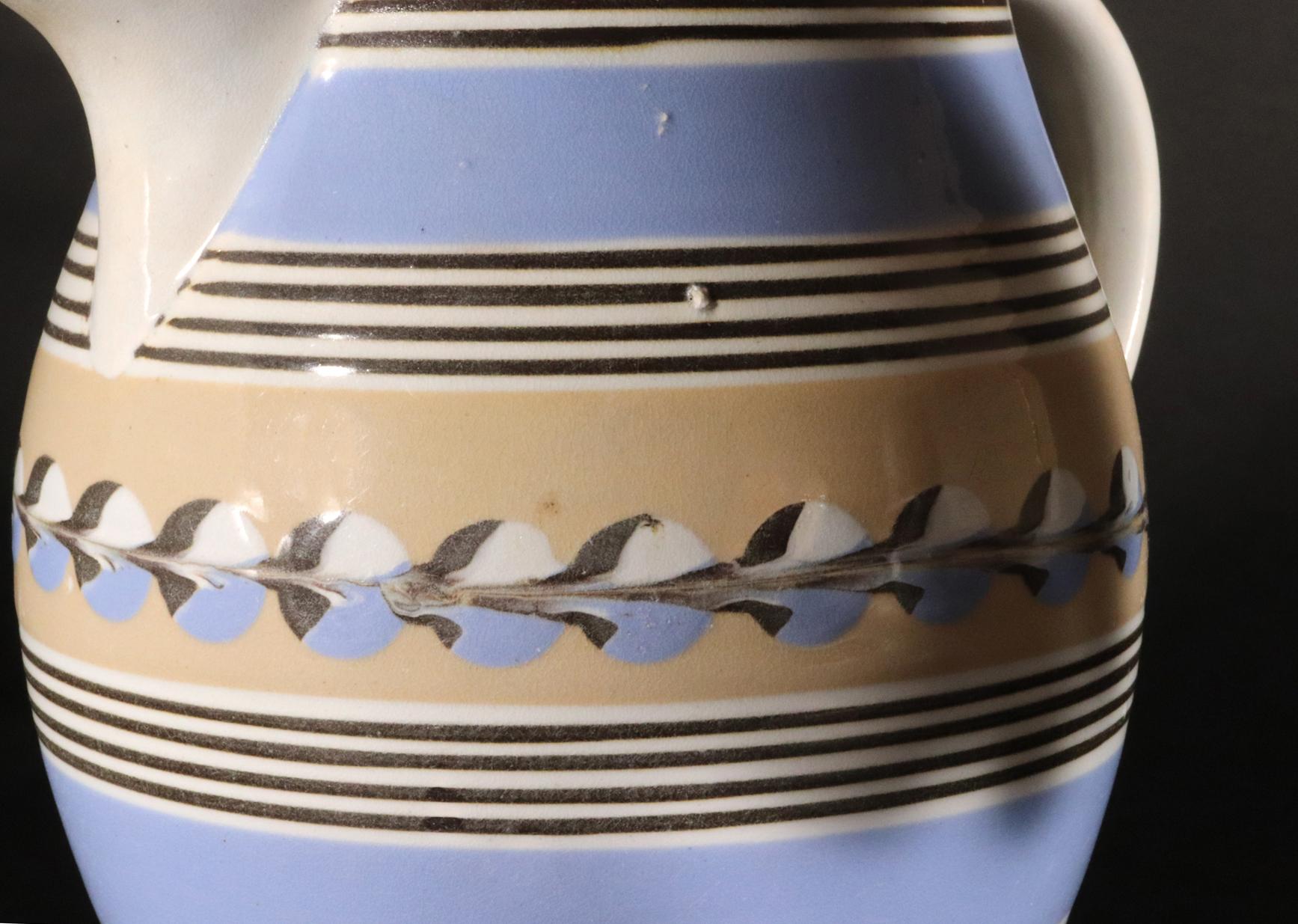 Englischer blau-gelber Slip-Keramik-Slip-Krug mit Katzenaugen-Dekor aus Mocha-Keramik im Angebot 3