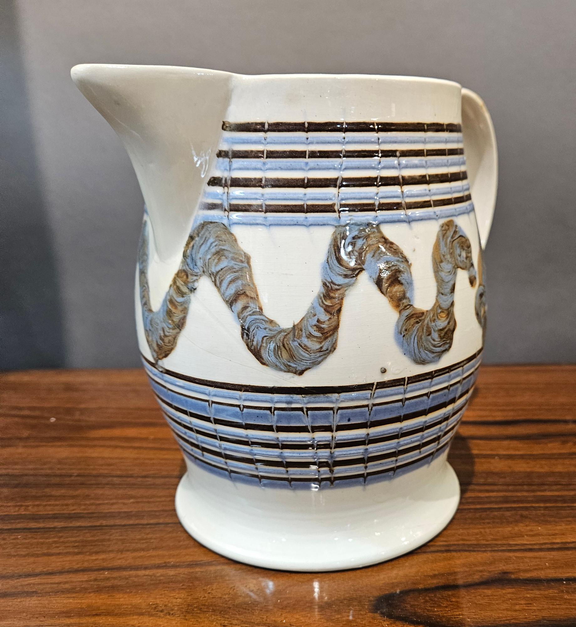 Englische Mokka-Töpferei Creamware Regenwurm Krug im Zustand „Gut“ im Angebot in Downingtown, PA