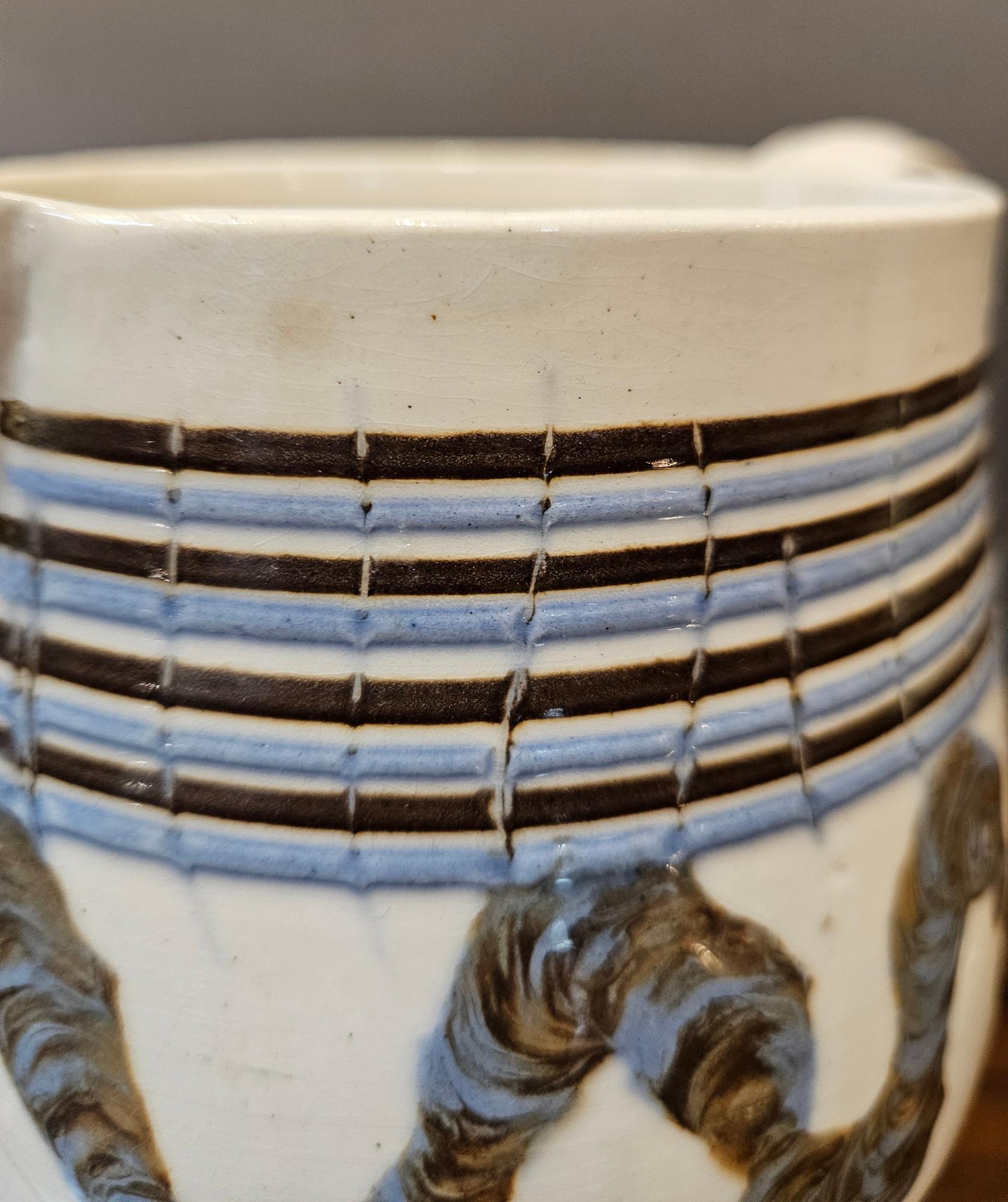 Englische Mokka-Töpferei Creamware Regenwurm Krug (19. Jahrhundert) im Angebot
