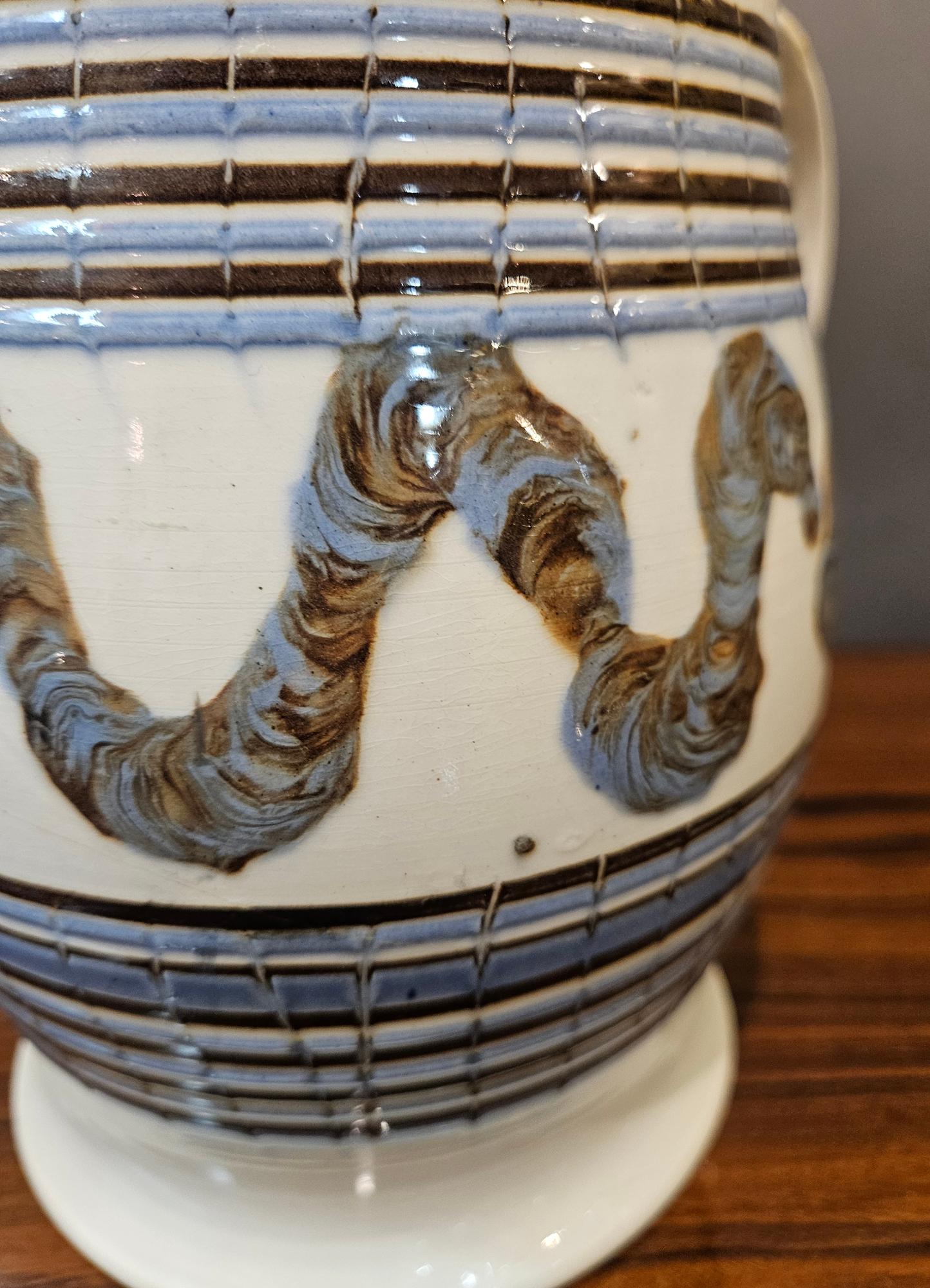 Englische Mokka-Töpferei Creamware Regenwurm Krug im Angebot 3
