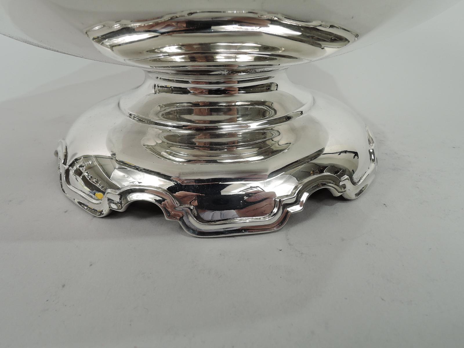 English Modern Georgian Monteith-Style Sterling Silver Bowl In Excellent Condition For Sale In New York, NY