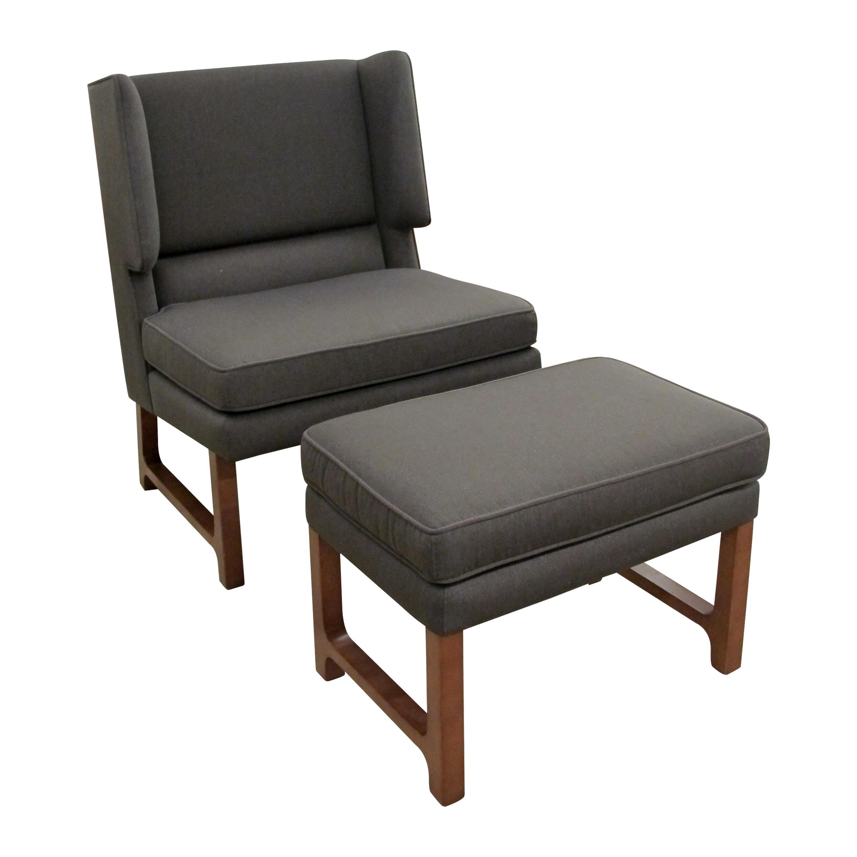 Moderne Grand fauteuil moderne anglais avec son tabouret assorti en vente