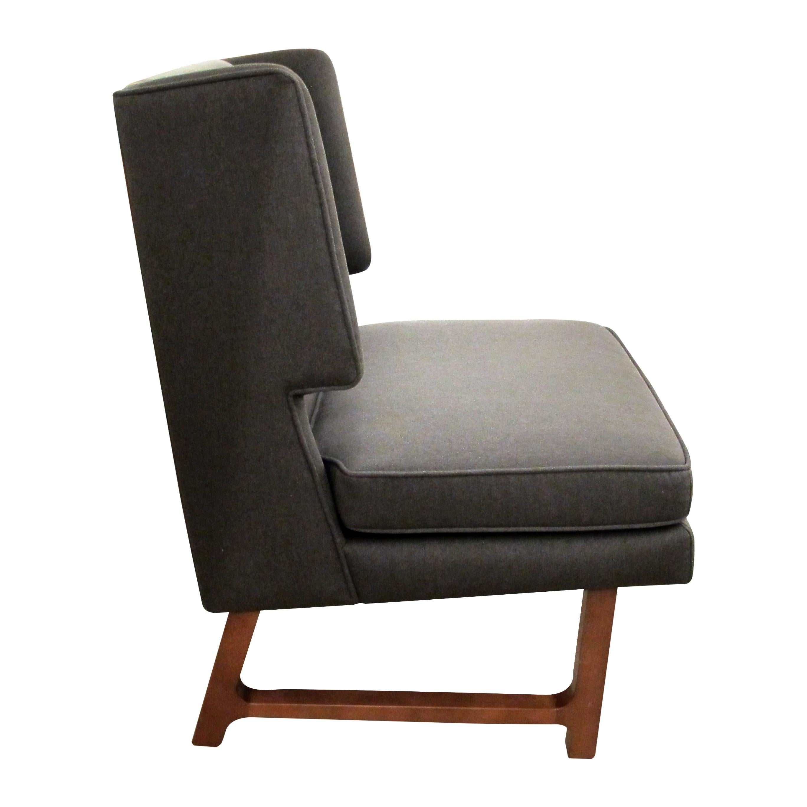 Fabric English Modern Large Wingback Armchair with its Matching Stool For Sale