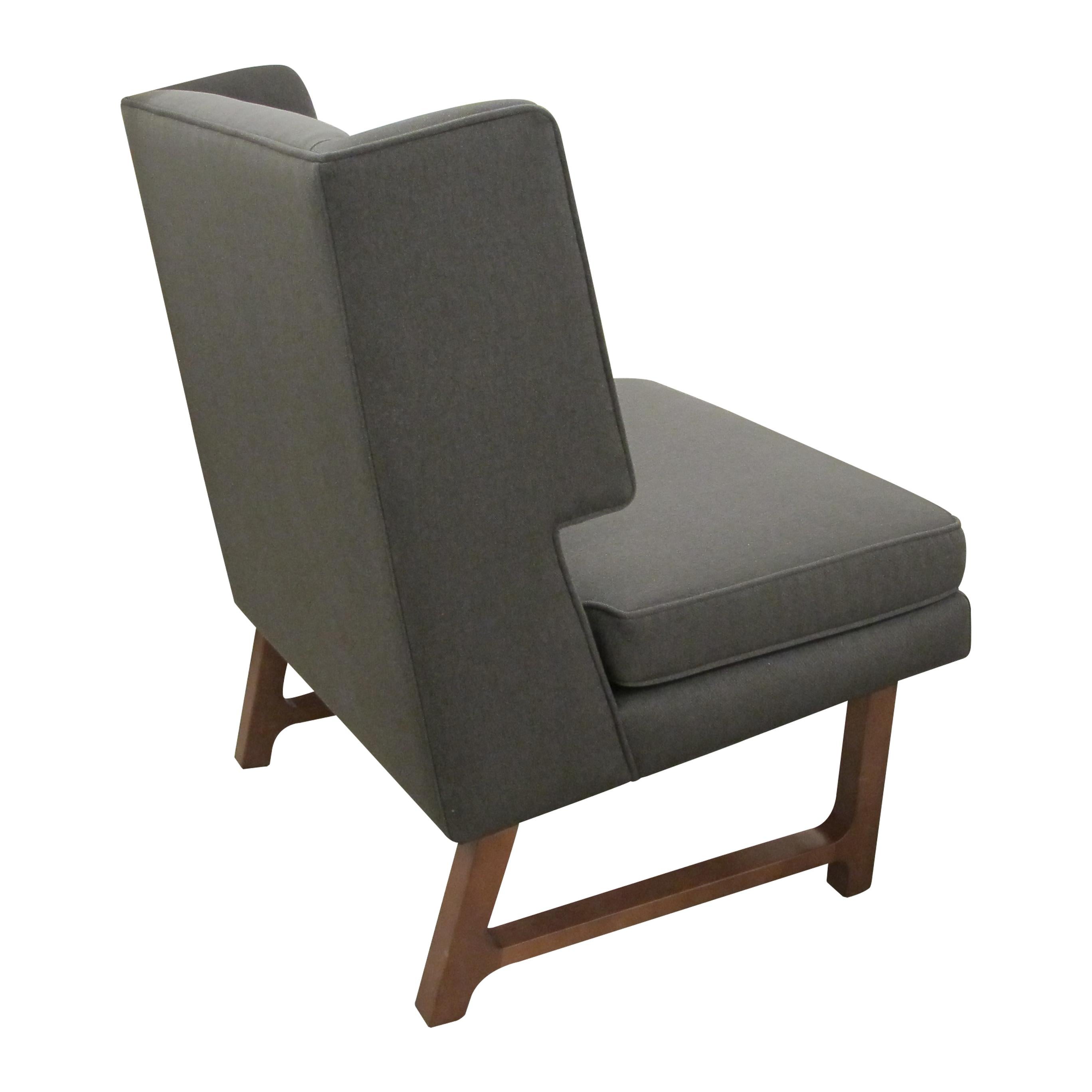 English Modern Large Wingback Armchair with its Matching Stool For Sale 3