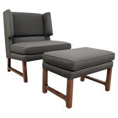 Grand fauteuil moderne anglais avec son tabouret assorti