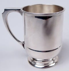 Taza inglesa moderna de plata de ley alegórica de tres osos para bebé, 1939