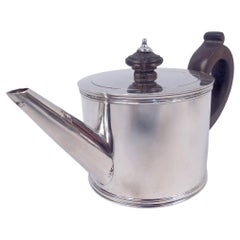 Tetera inglesa moderna de plata de ley «Bachelor», 1920