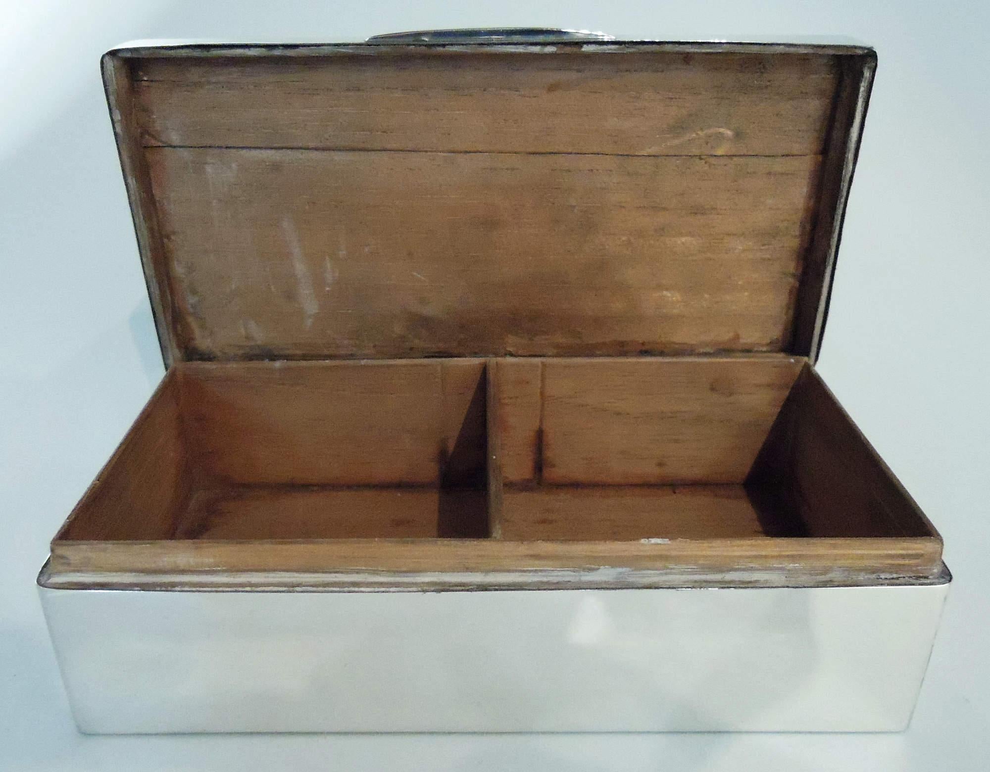 Englische moderne Schachtel aus Sterlingsilber, 1938 im Angebot 1