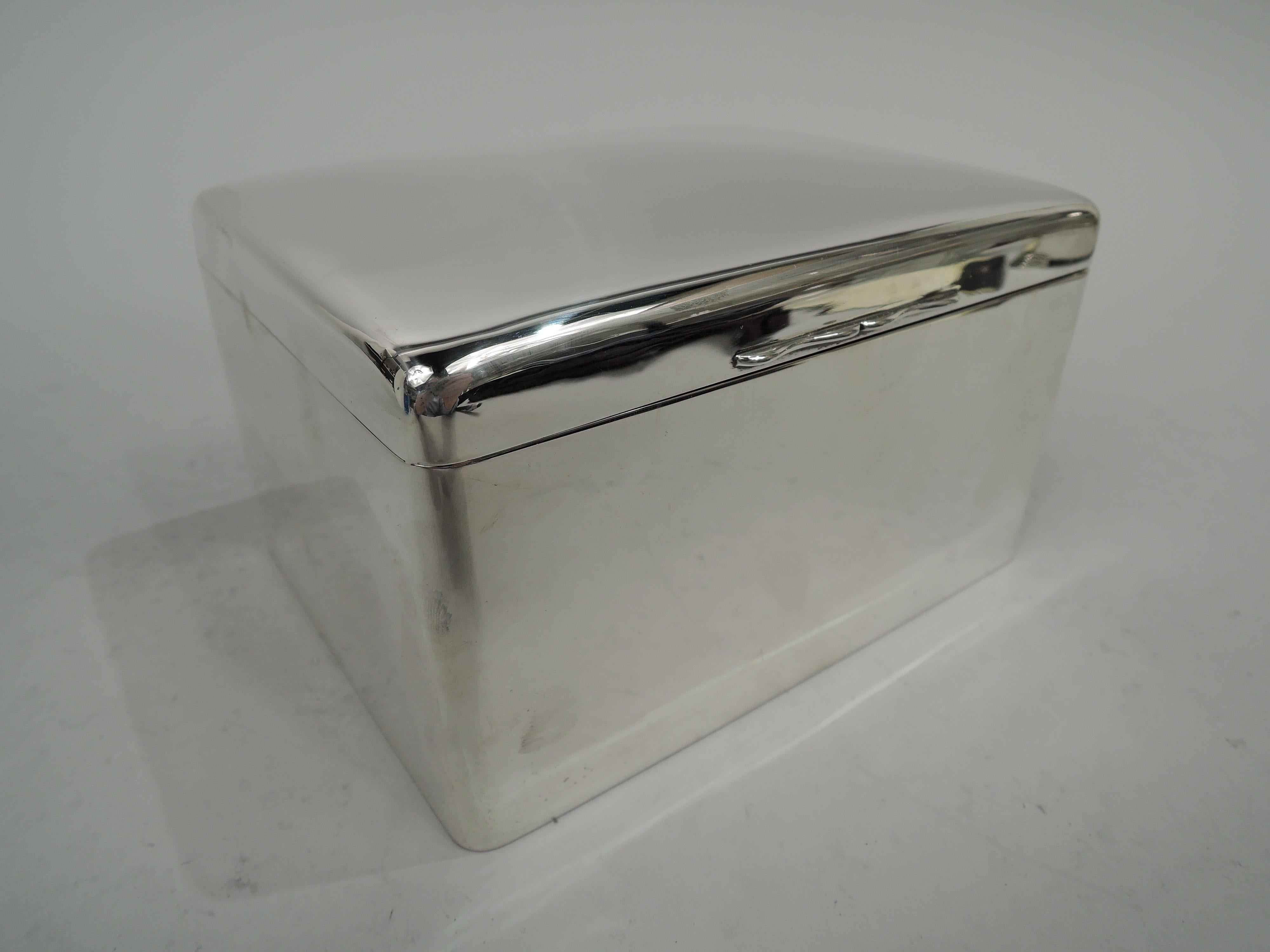 English Modern Sterling Silver Box In Good Condition For Sale In New York, NY