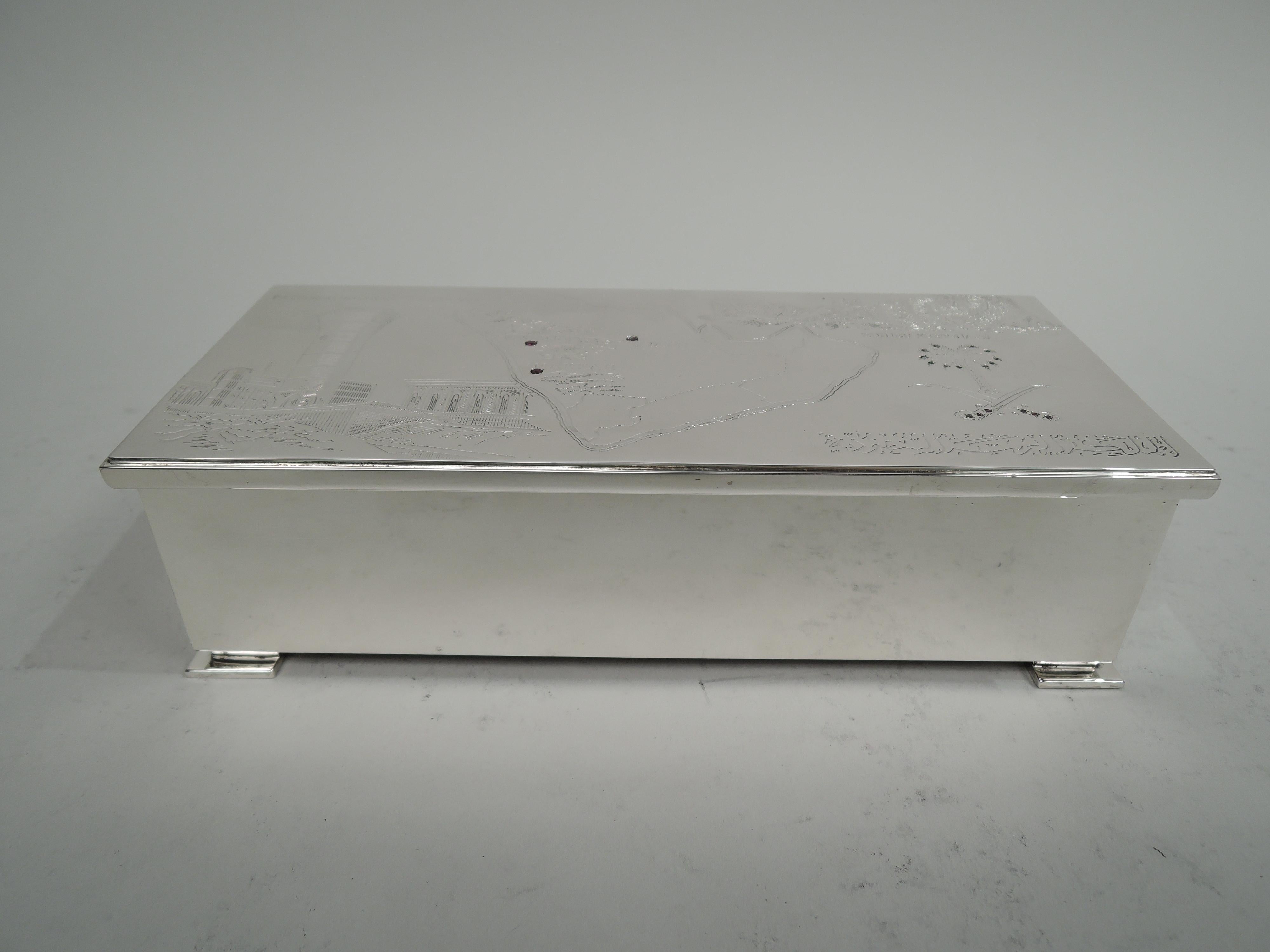 English Modern Sterling Silver Box with Saudi Arabia Association In Excellent Condition In New York, NY