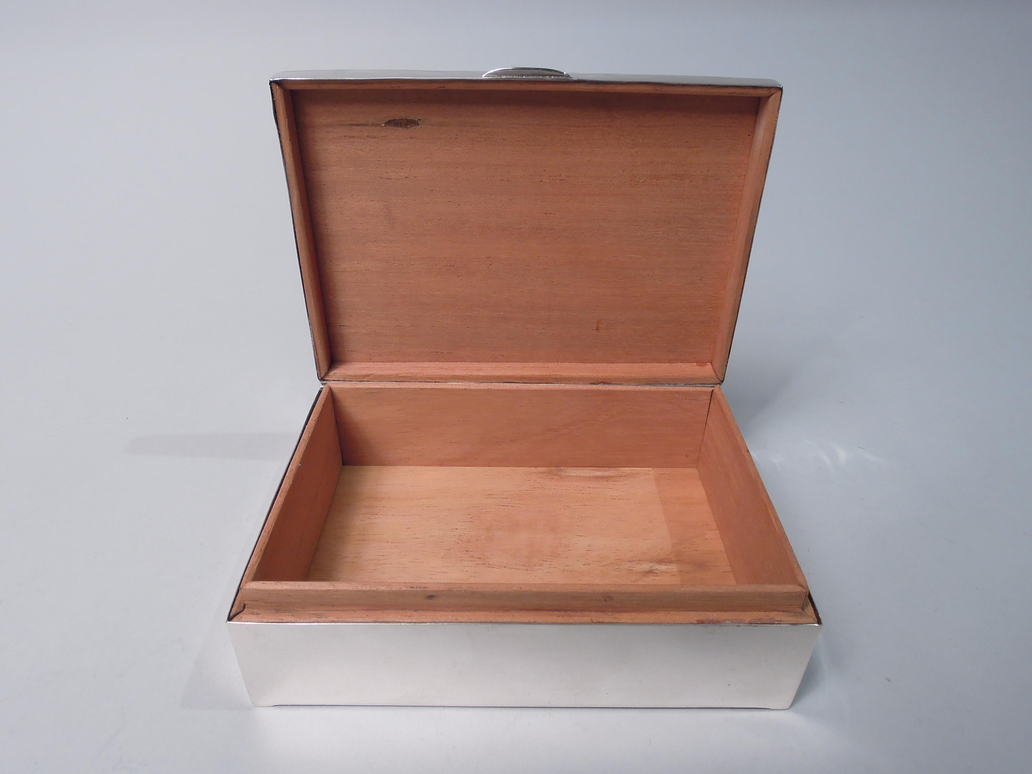 Englische moderne Schachtel aus Sterlingsilber mit schottischem Achatflieder im Zustand „Gut“ im Angebot in New York, NY