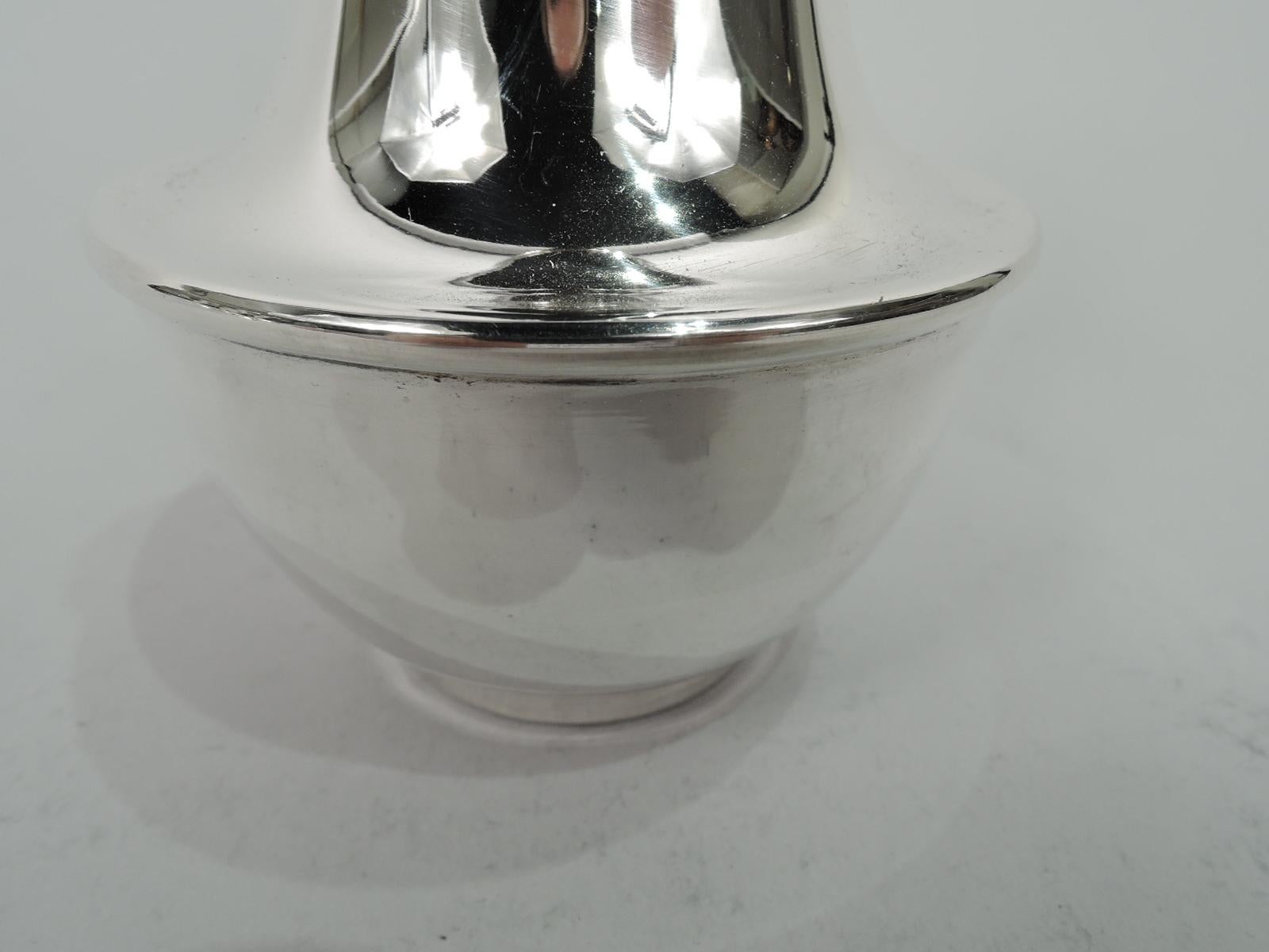 English Modern Sterling Silver Sugar Caster In Excellent Condition For Sale In New York, NY