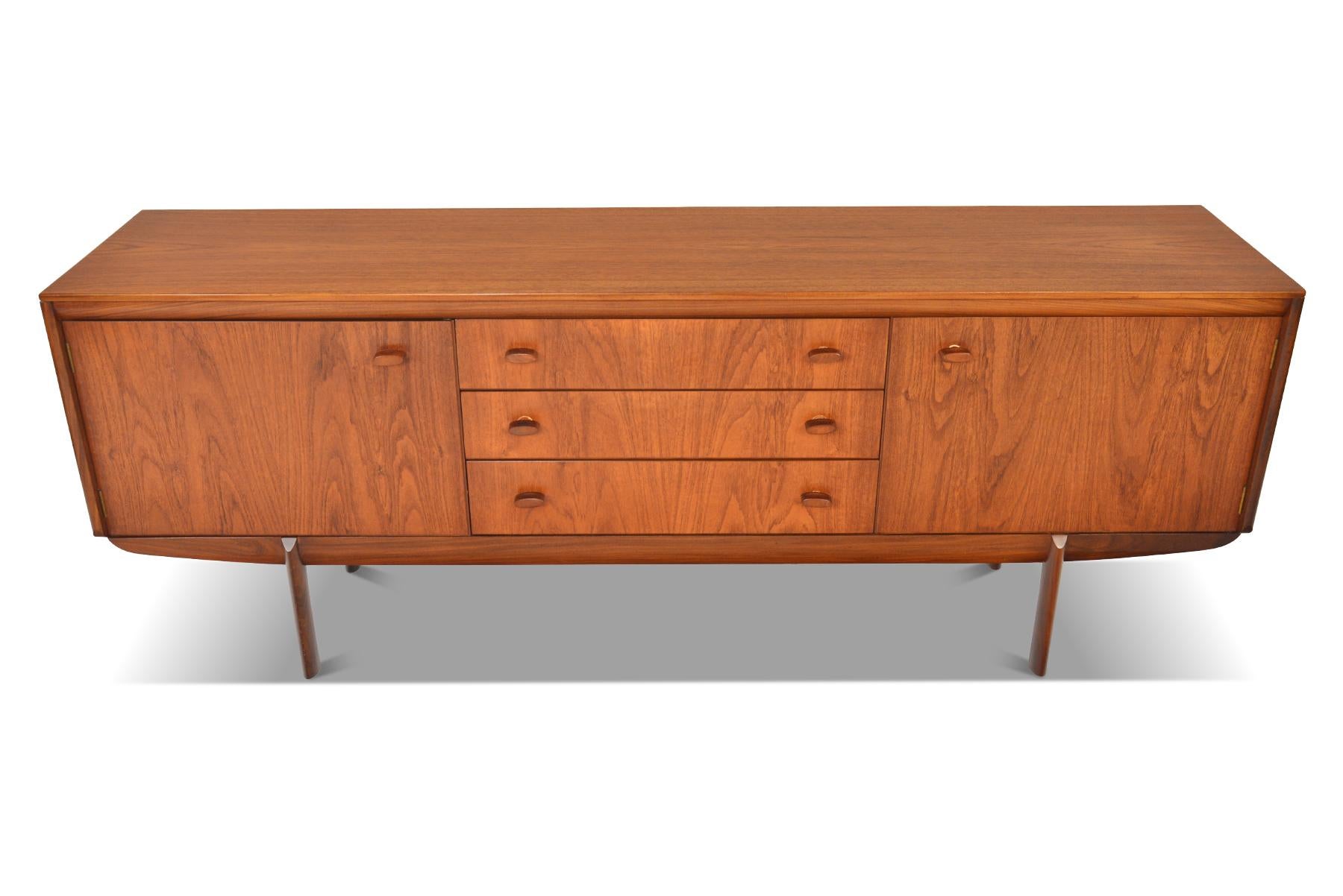 English Modern Teak Credenza by White + Newton In Excellent Condition For Sale In Berkeley, CA