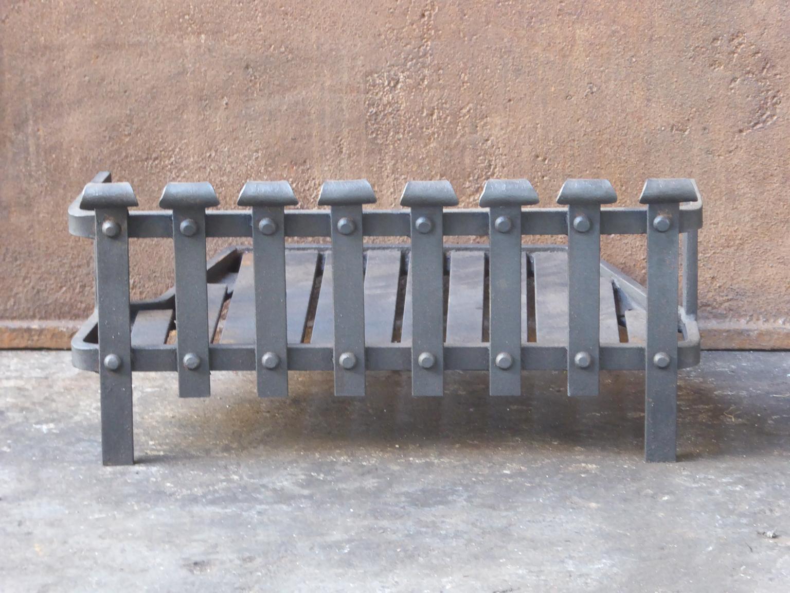 English modernist fireplace basket or fire basket. The fireplace grate is made of wrought iron. The total width of the front of the grate is 20 inch (51 cm).

















