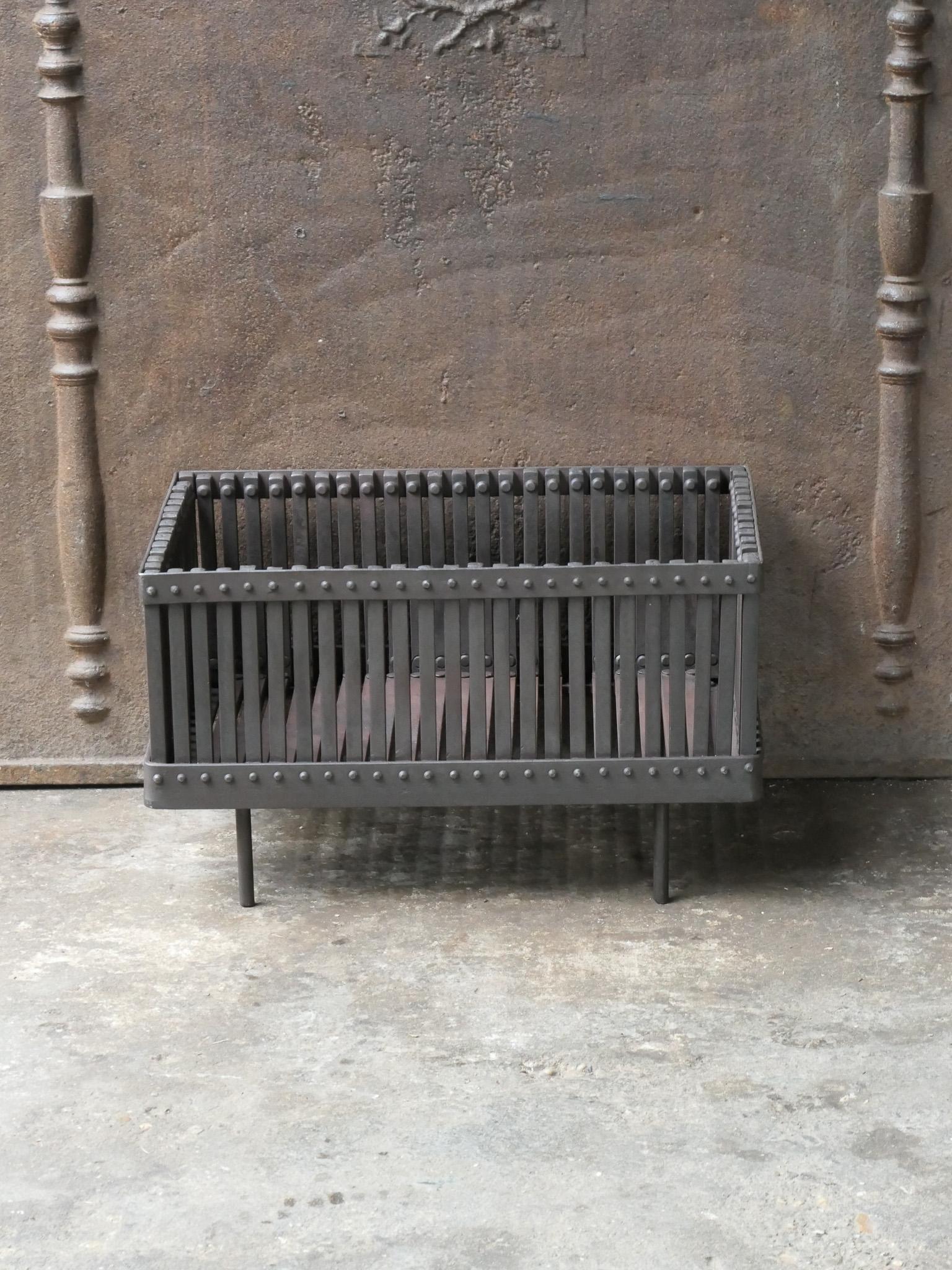 English Modernist Fireplace Grate, Fire Grate In Good Condition For Sale In Amerongen, NL