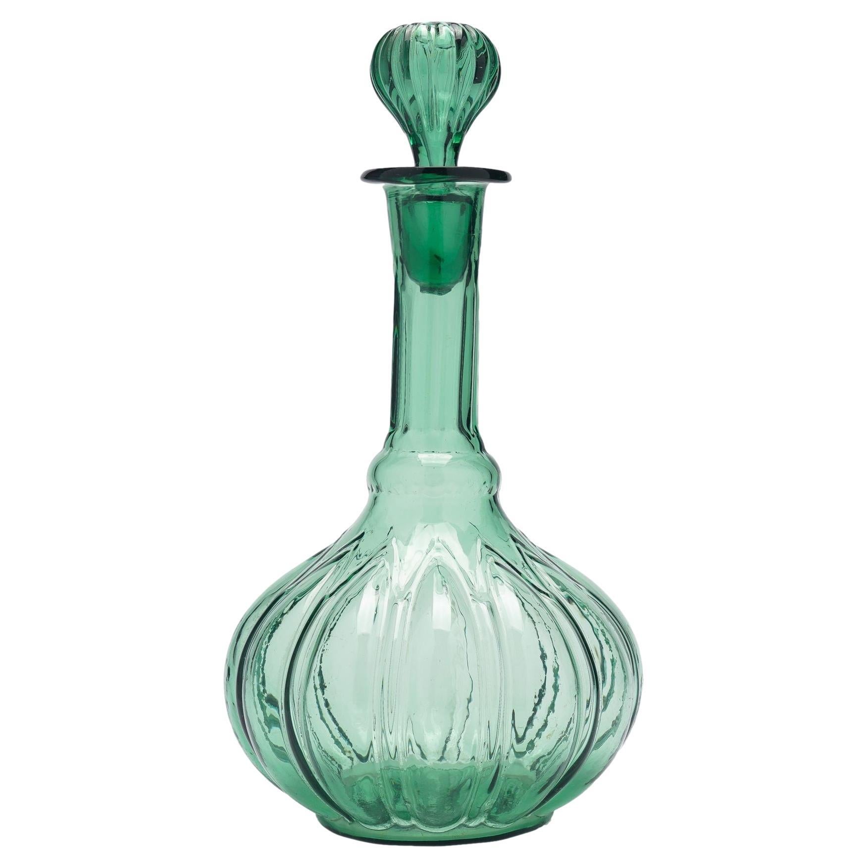 Jarra inglesa de vidrio verde soplado en molde, c. 1840