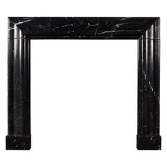 Camino a biforcazione inglese in marmo Nero Marquina