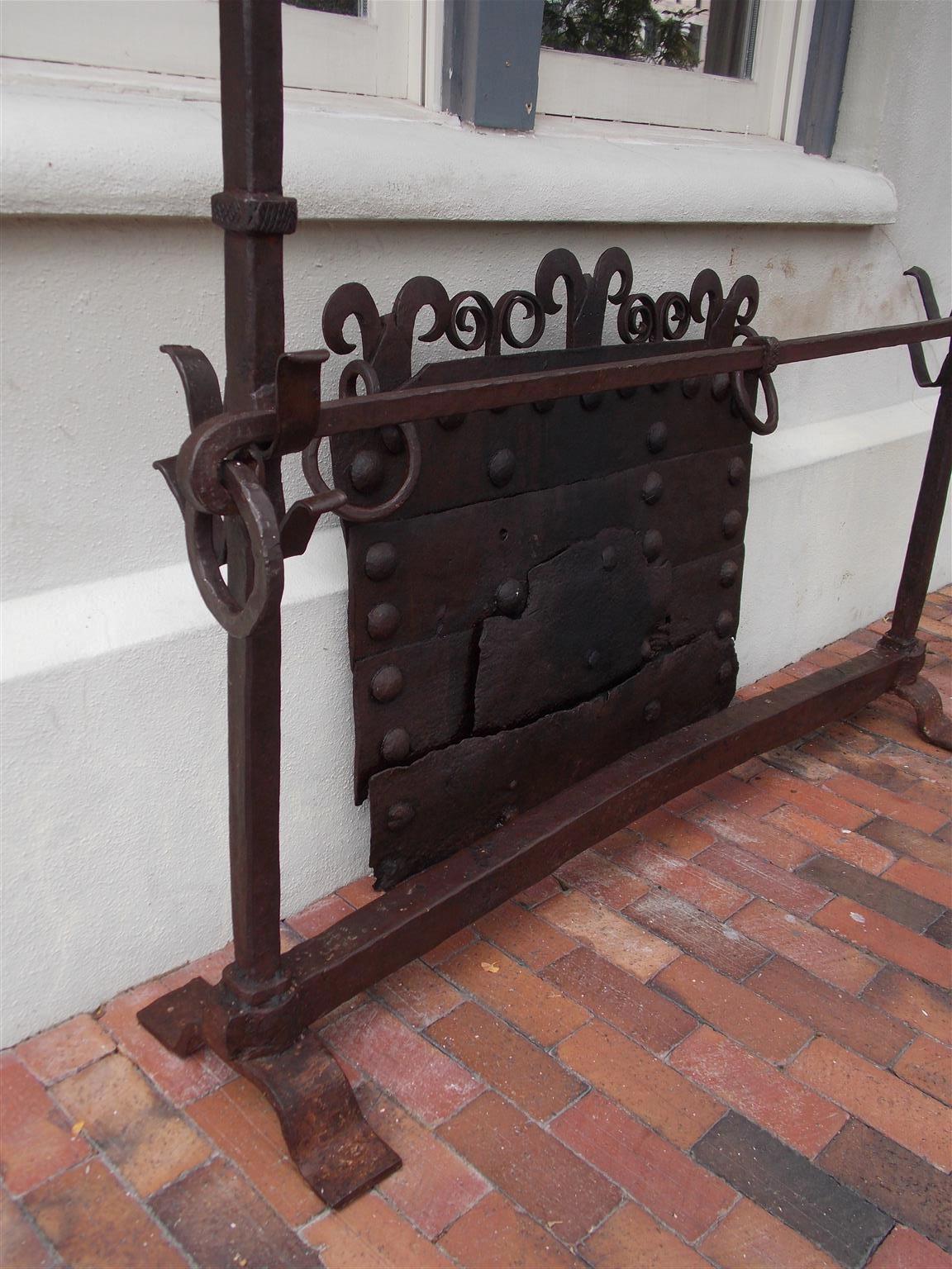 English Monumental Wrought Iron Fire Guard with Decorative Fire Back, Circa 1750 In Excellent Condition For Sale In Hollywood, SC
