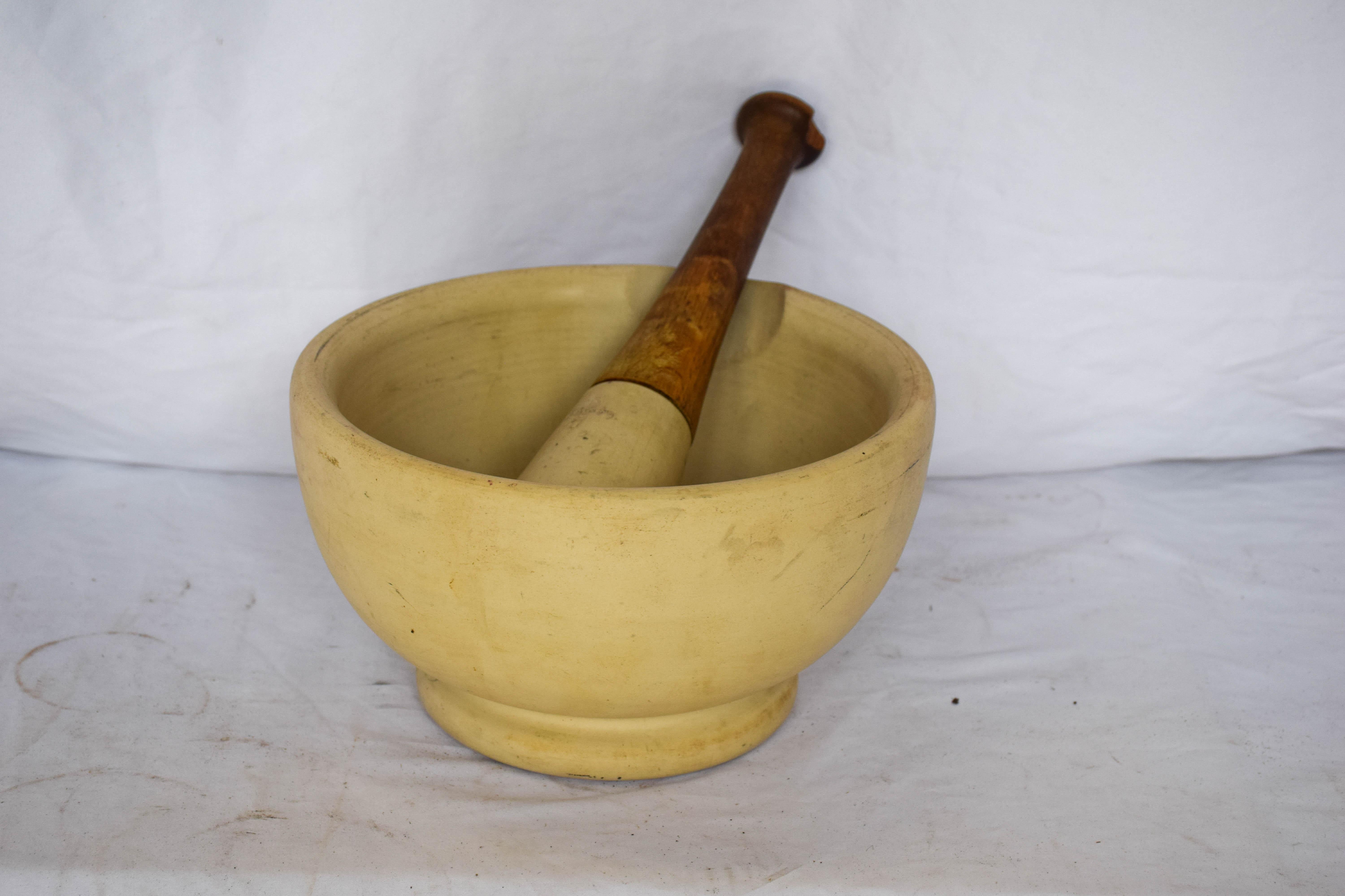 Nice Mortar and Pestle from England. Most likely from a Pharmacy used to mix pharmaceutical ingredients. It features a wooden handle on the Pestle and a pour spout on the Mortar. This set weighs a little more than 5 lbs.

Mortar dimensions: 11