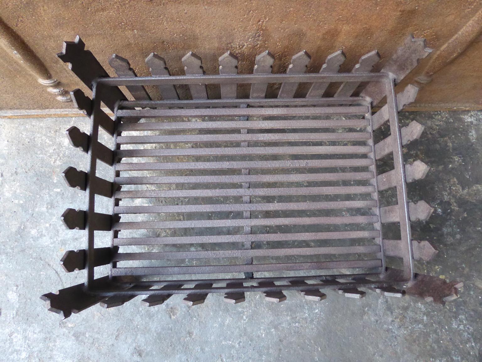 English Neo Gothic Style Fireplace Grate, Fire Grate In Good Condition In Amerongen, NL