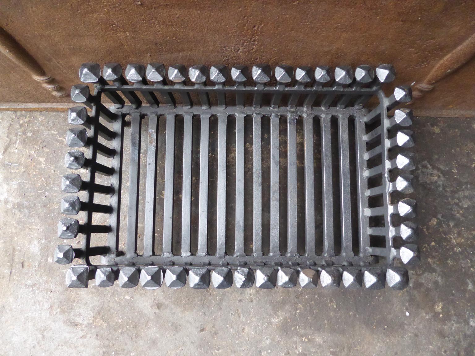 English Neo Gothic Style Fireplace Grate, Fire Grate In Good Condition In Amerongen, NL
