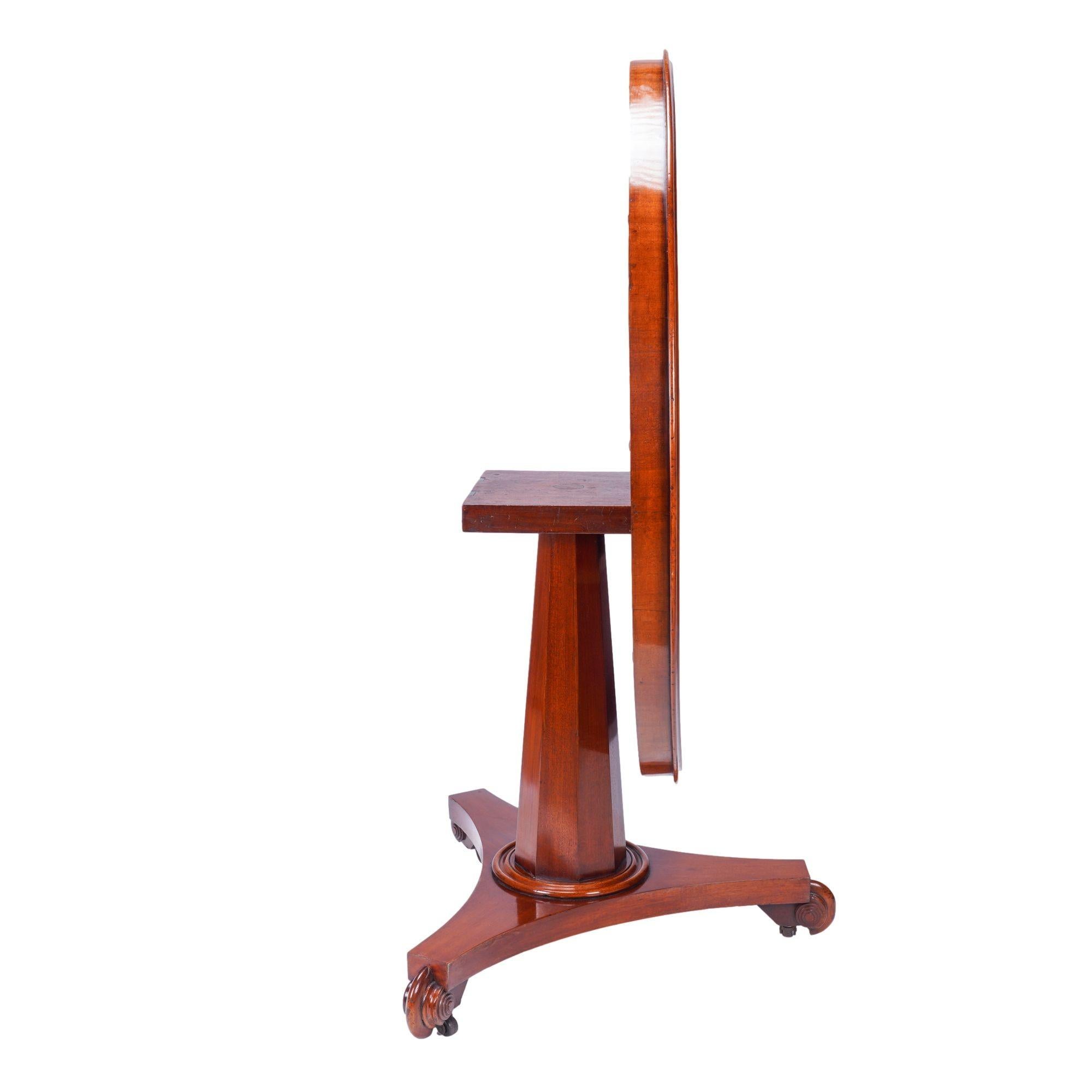 English Neoclassic mahogany circular tilt top pedestal table, c. 1830 In Good Condition For Sale In Kenilworth, IL