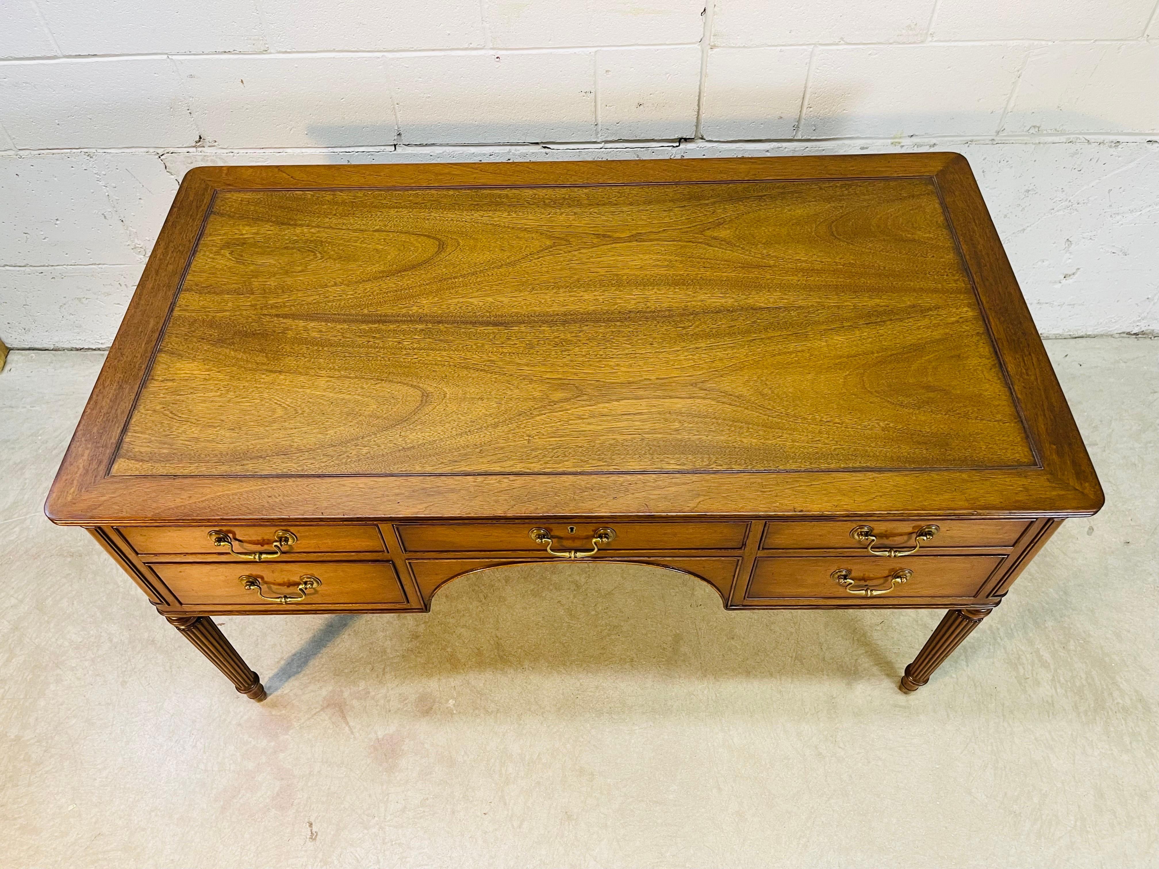 English Neoclassical Sheraton Style Mahogany Desk by Kittinger In Good Condition For Sale In Amherst, NH