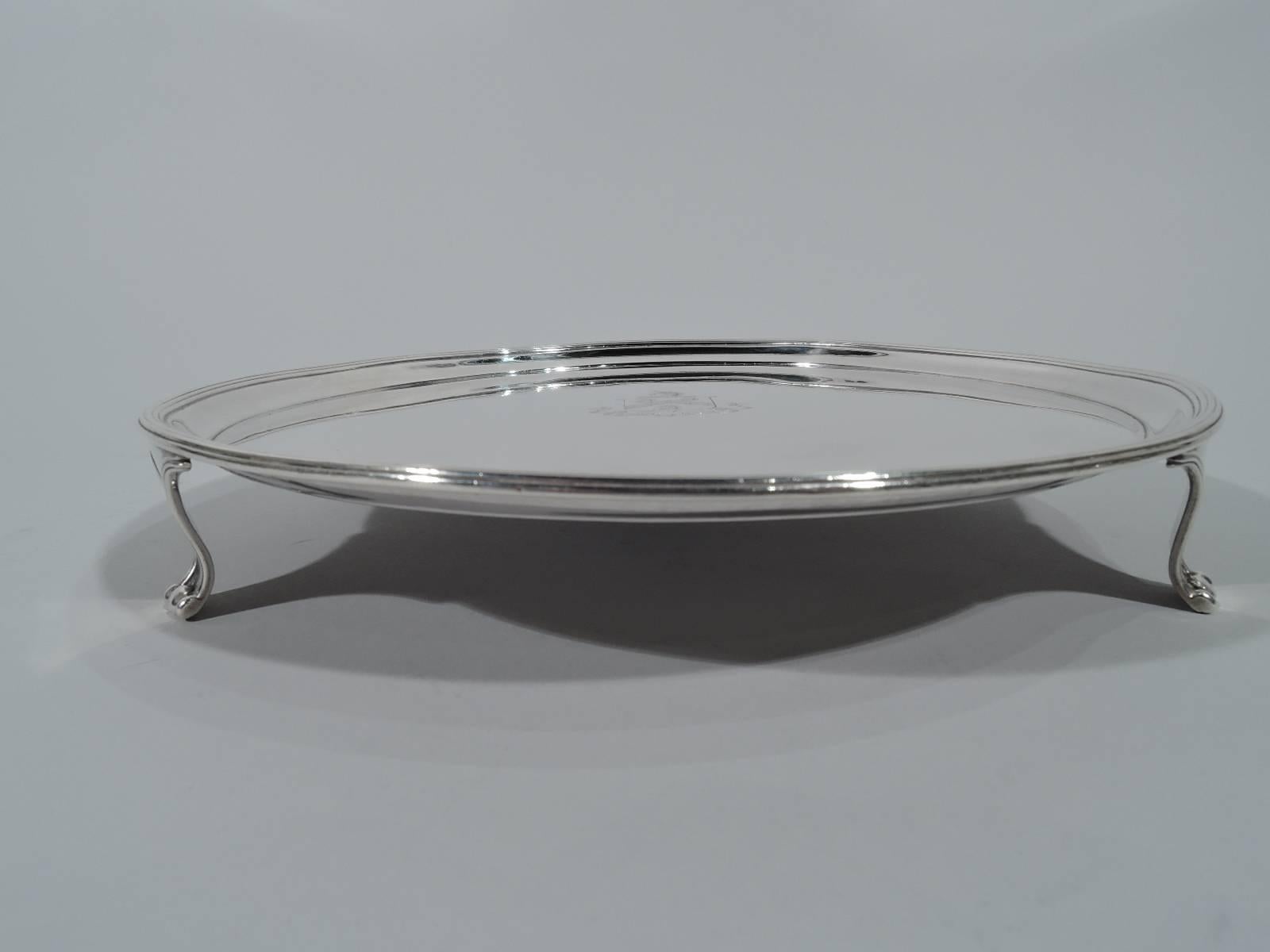 English Neoclassical Sterling Silver Salver Tray with Armorial In Excellent Condition In New York, NY
