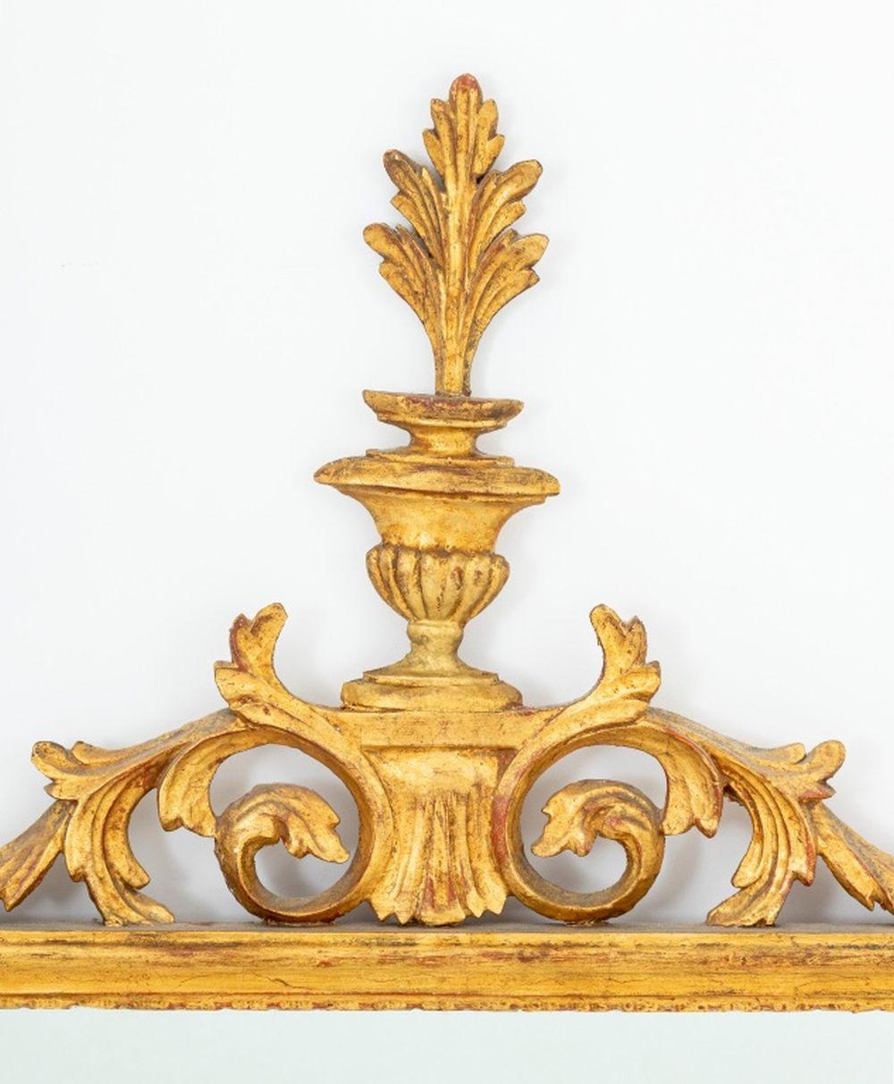 Miroir en bois doré de style néoclassique anglais. 52